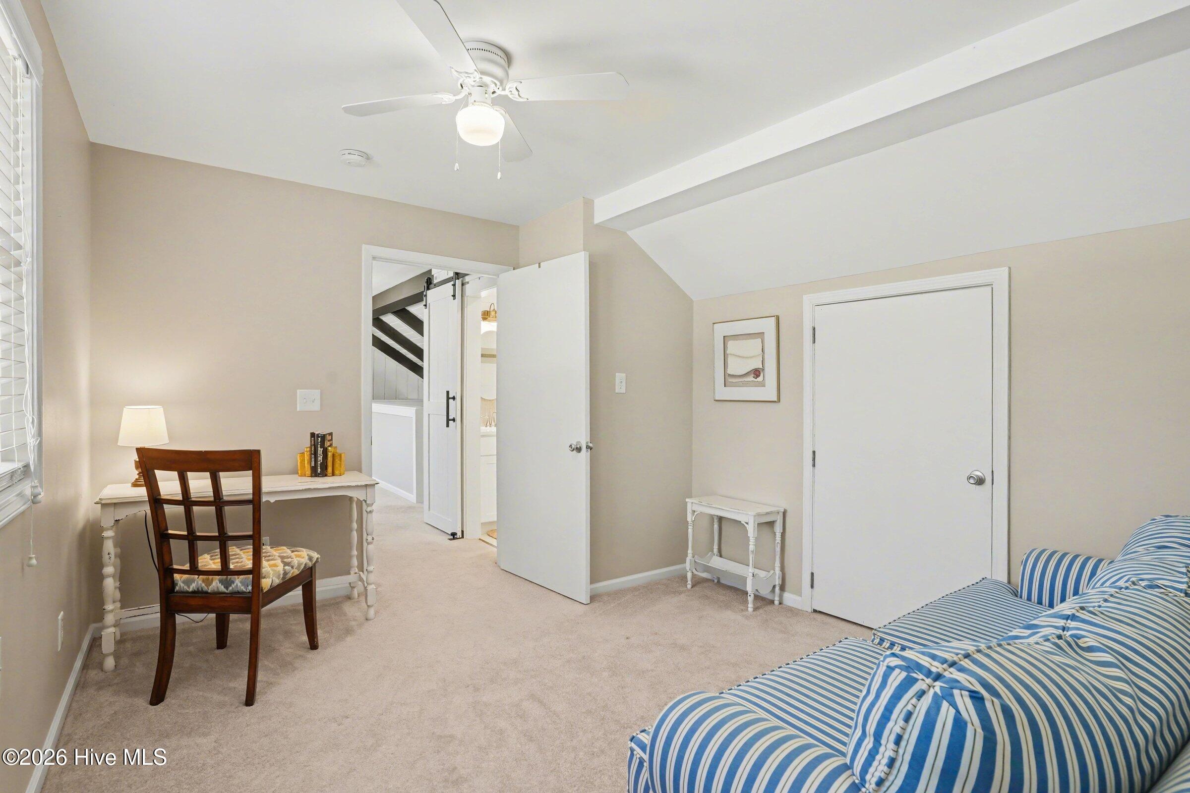 100561753 | Photo 18