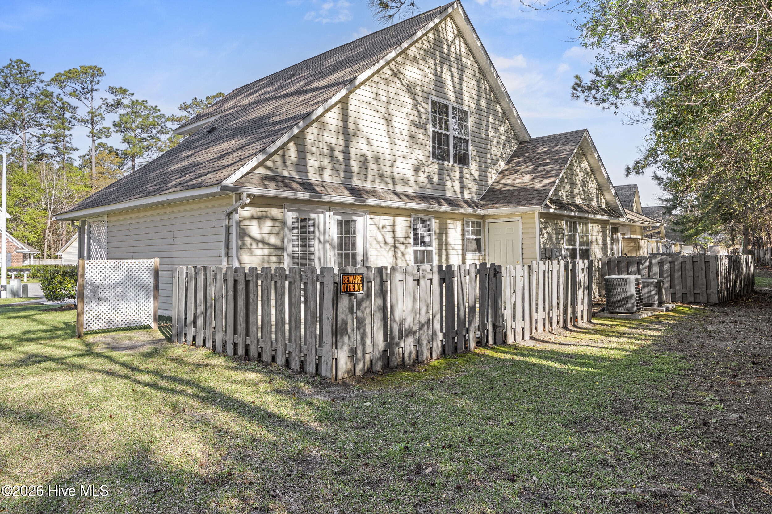 100561010 | Photo 31