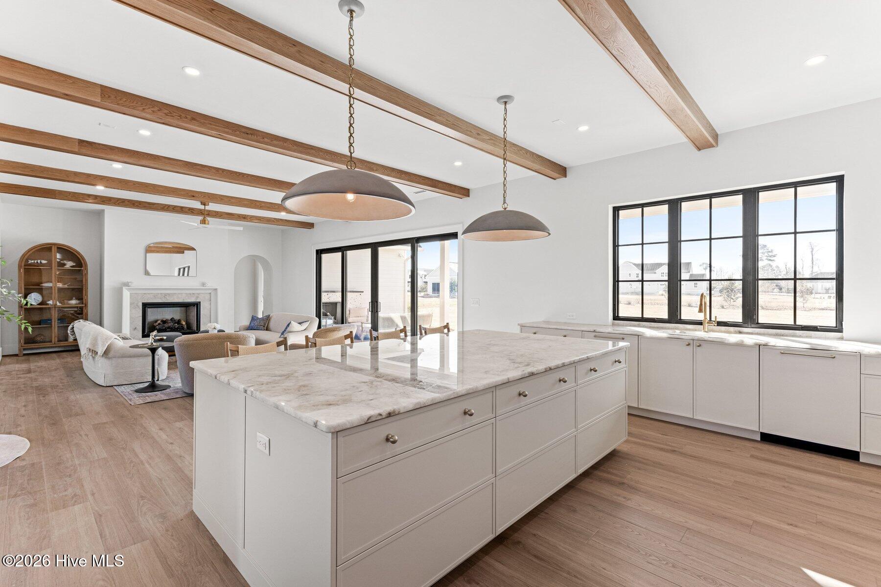 100529848 | Photo 21