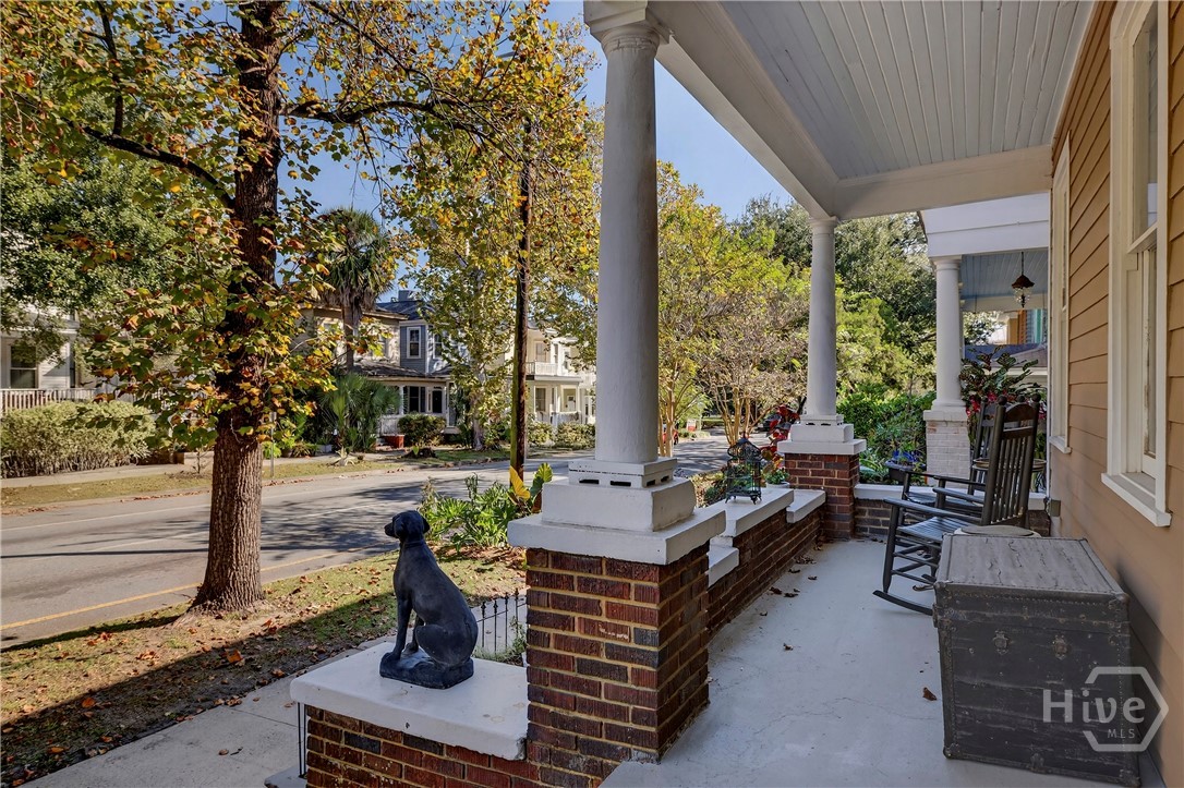 Photo 2 of Single family home for sale at 513 E Henry St, Savannah, GA 31401 | MLS# SA341344 | Listing updated on 2026-09-18
