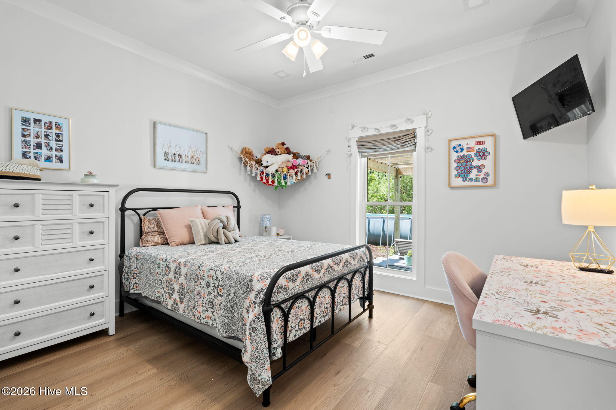 100569675 | Photo 23