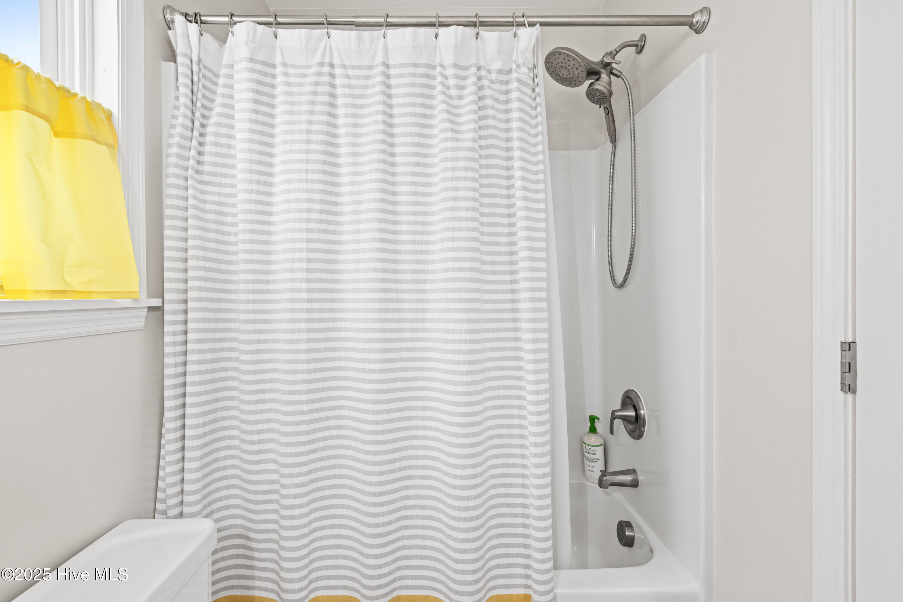 100506776 | Photo 35