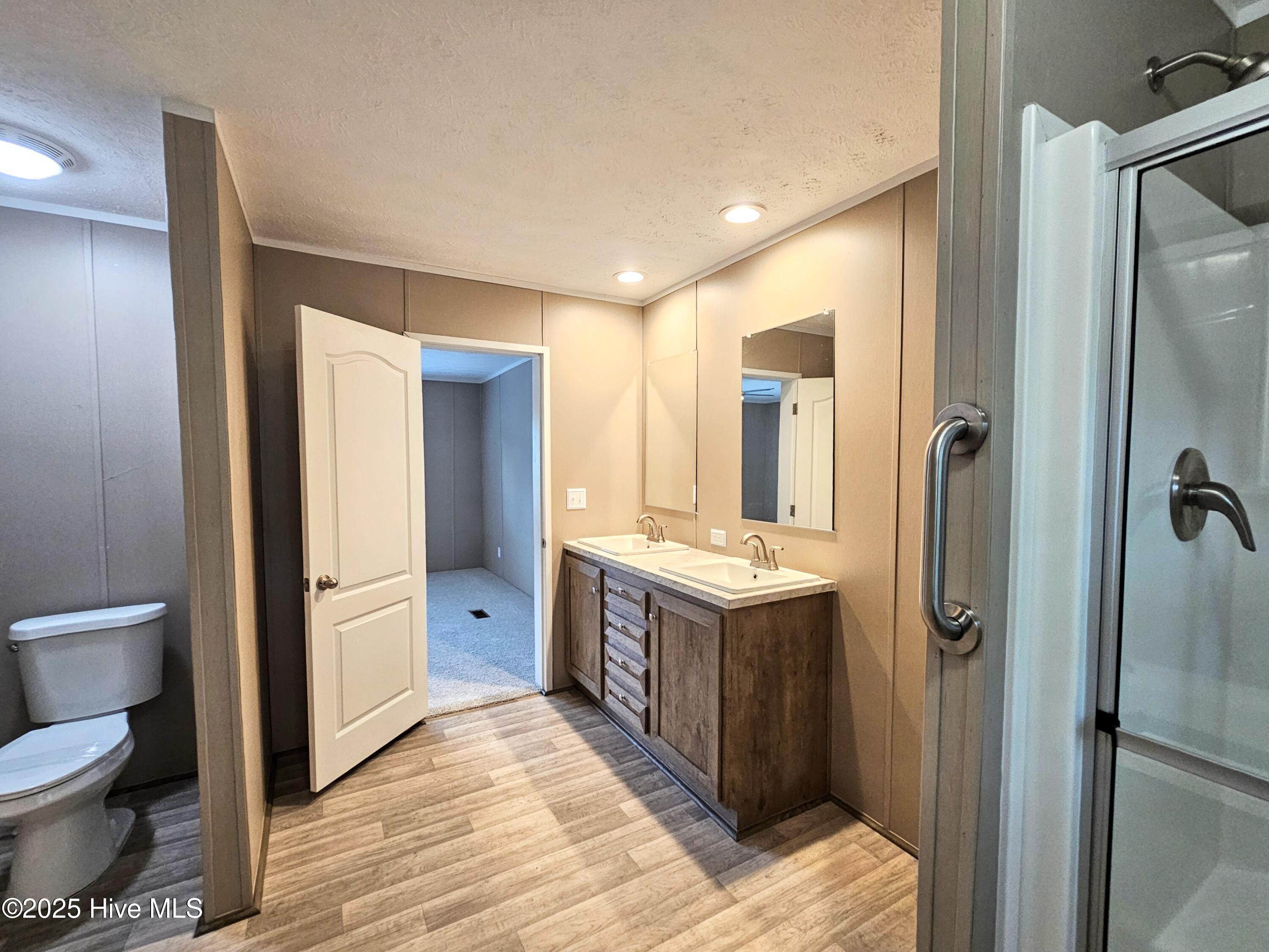 100523710 | Photo 13