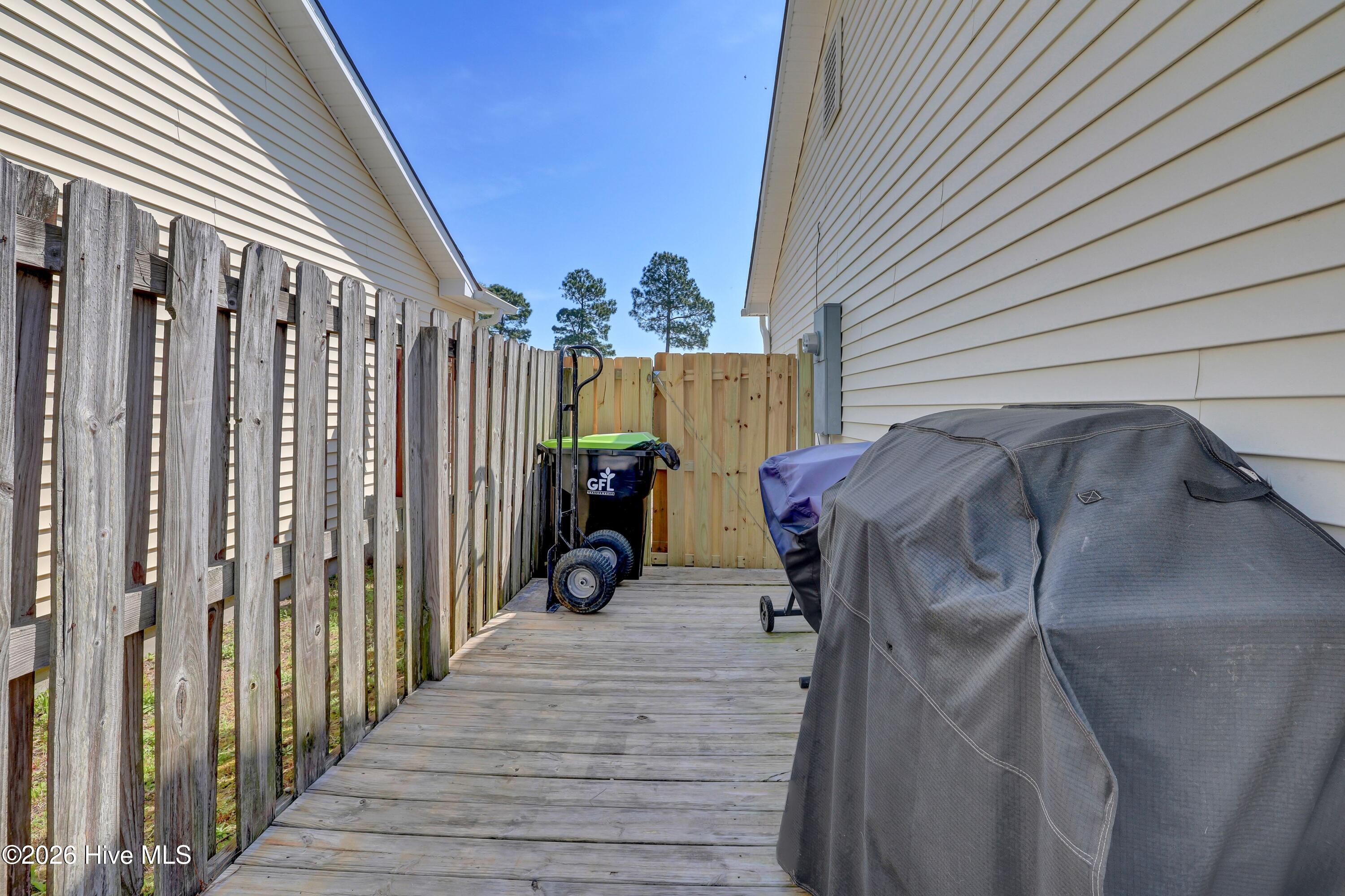 100561513 | Photo 29