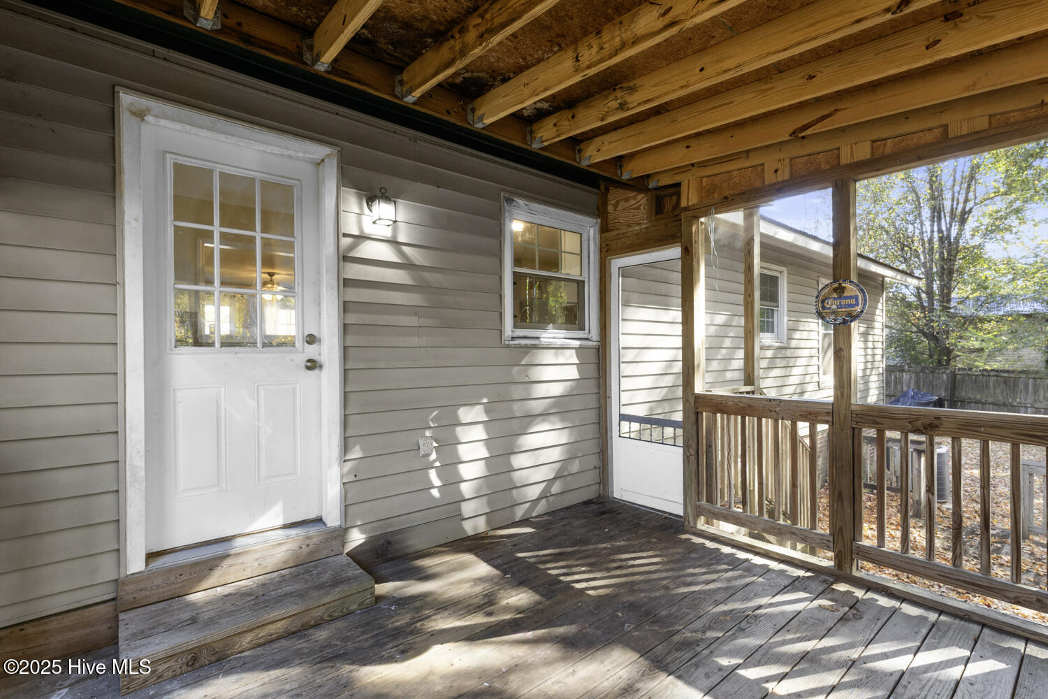 100542574 | Photo 16