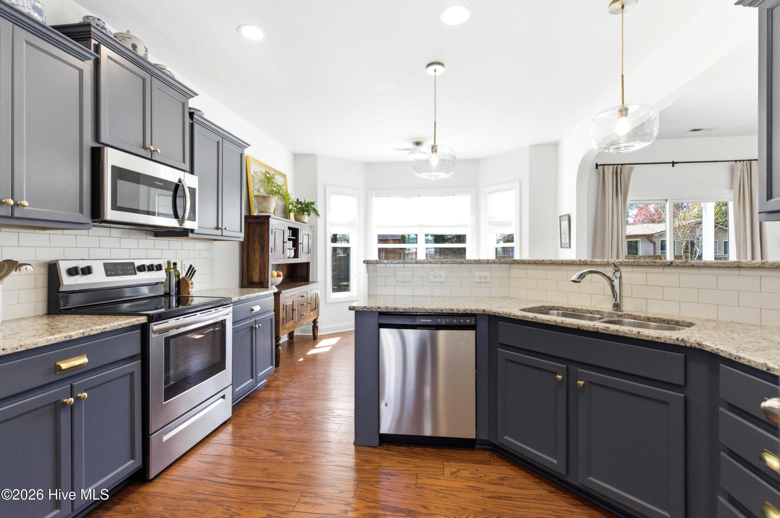 100561157 | Photo 21