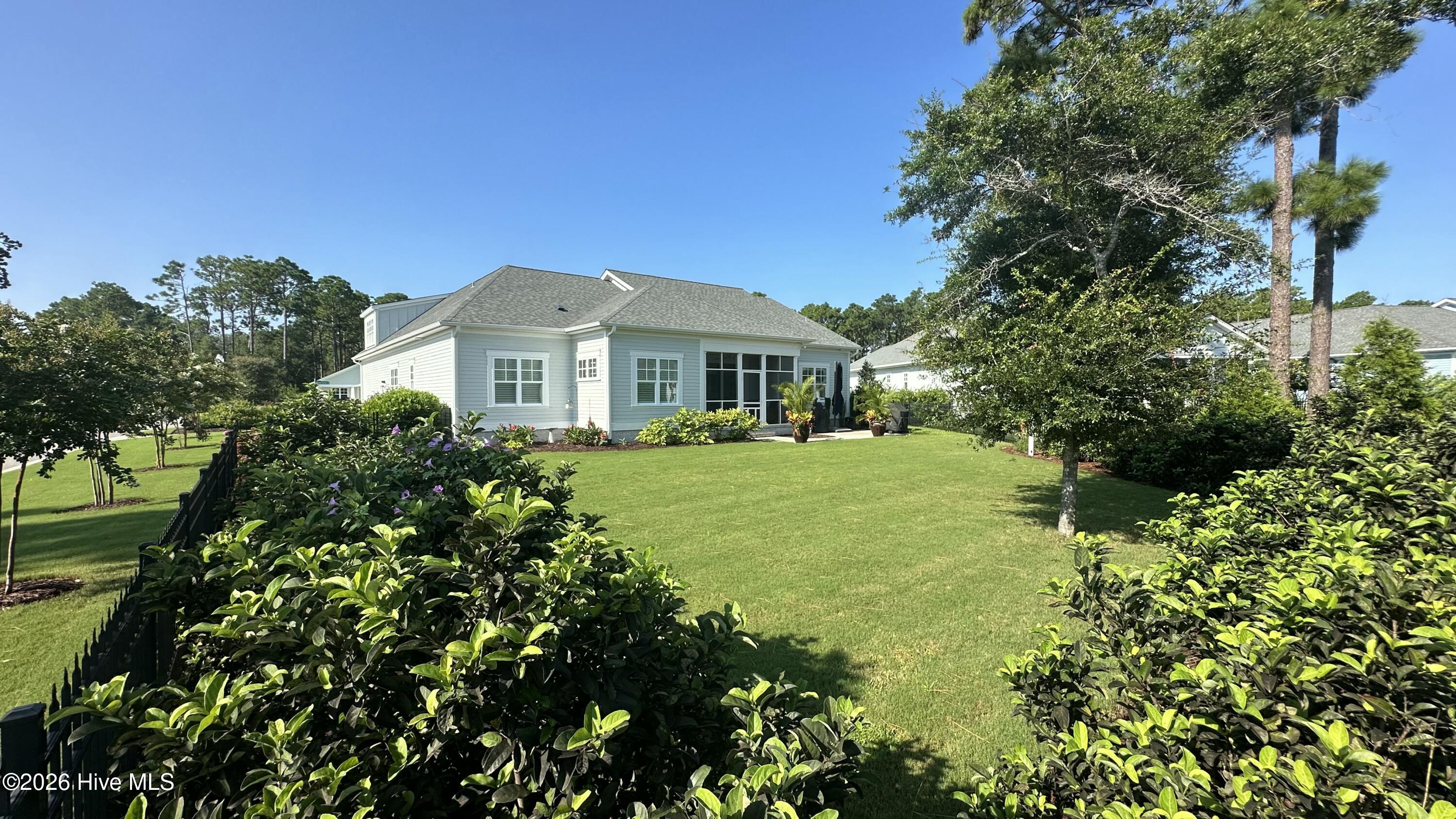 100569148 | Photo 42