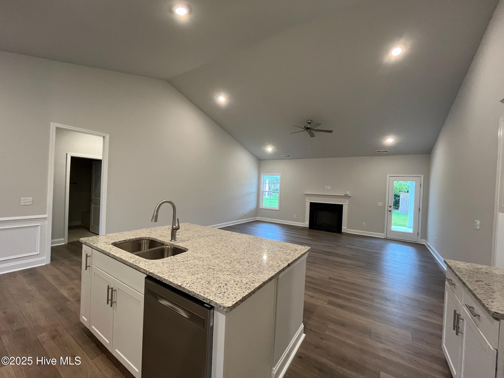 100456477 | Photo 15