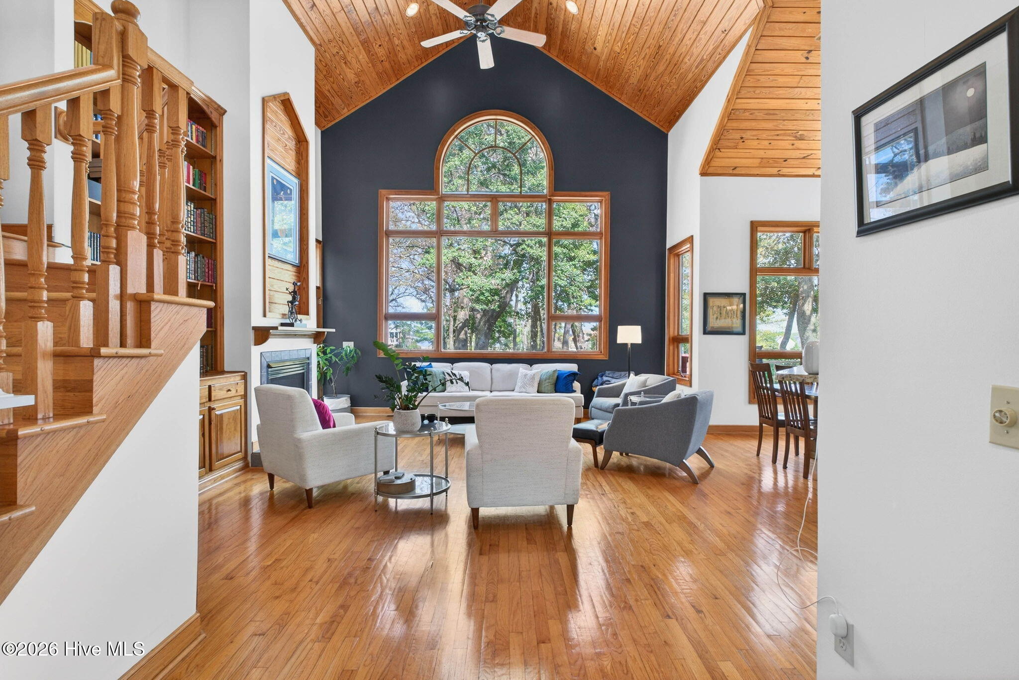 100564885 | Photo 14