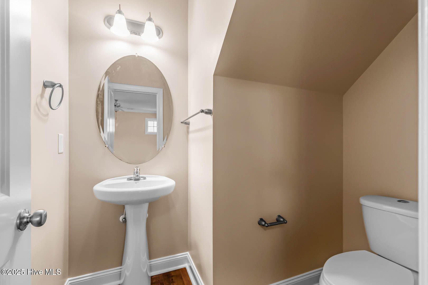 100532827 | Photo 12