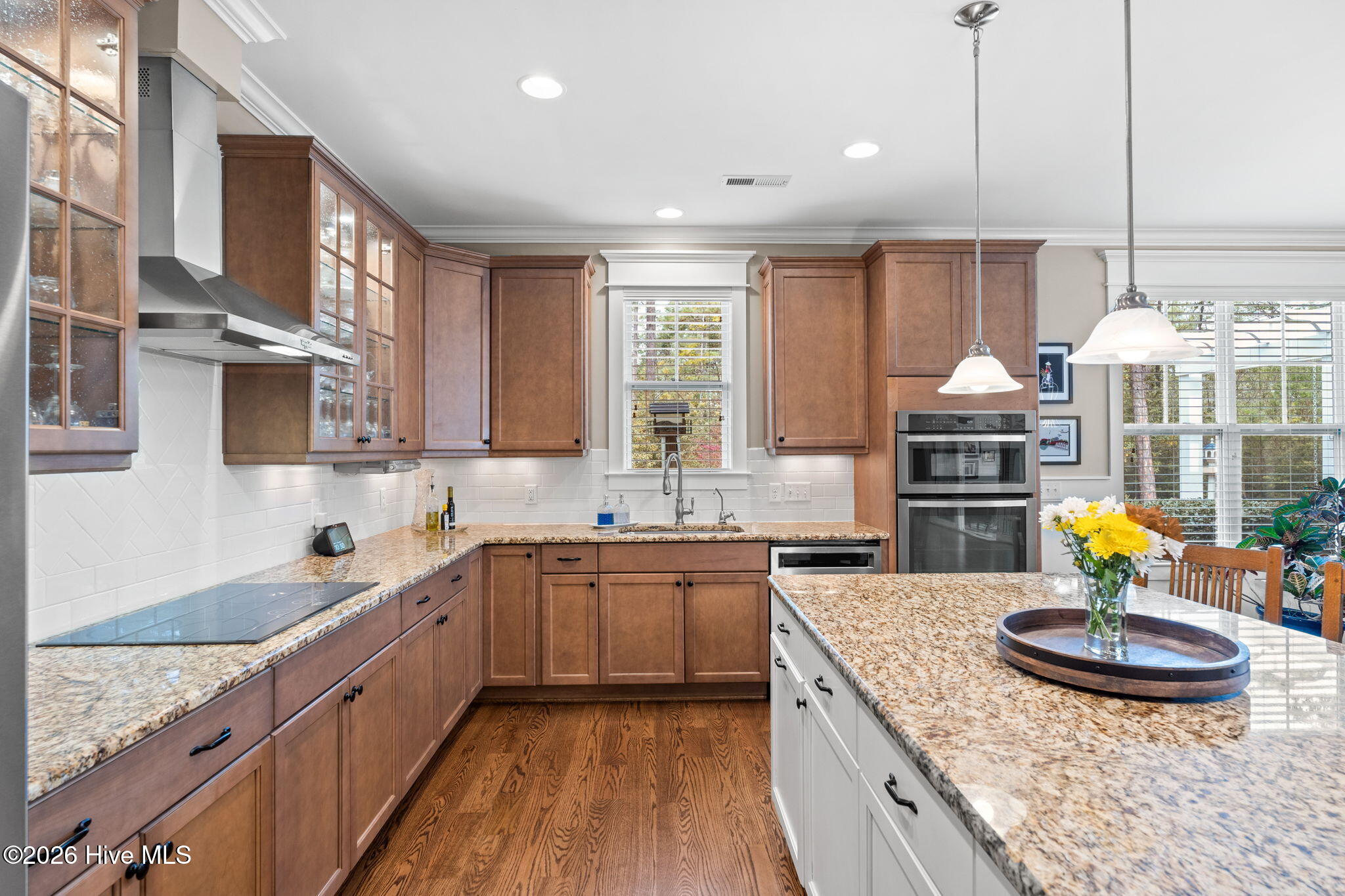 100566382 | Photo 16