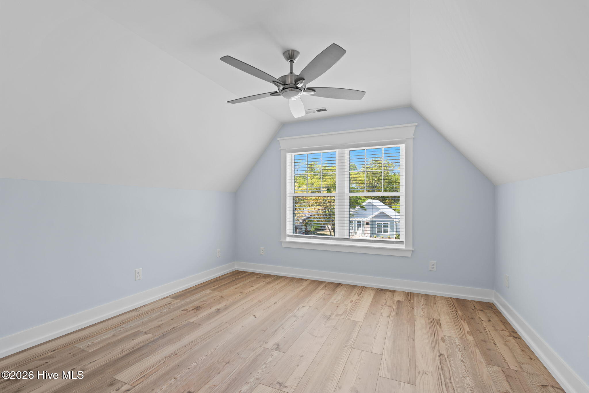 100546665 | Photo 46