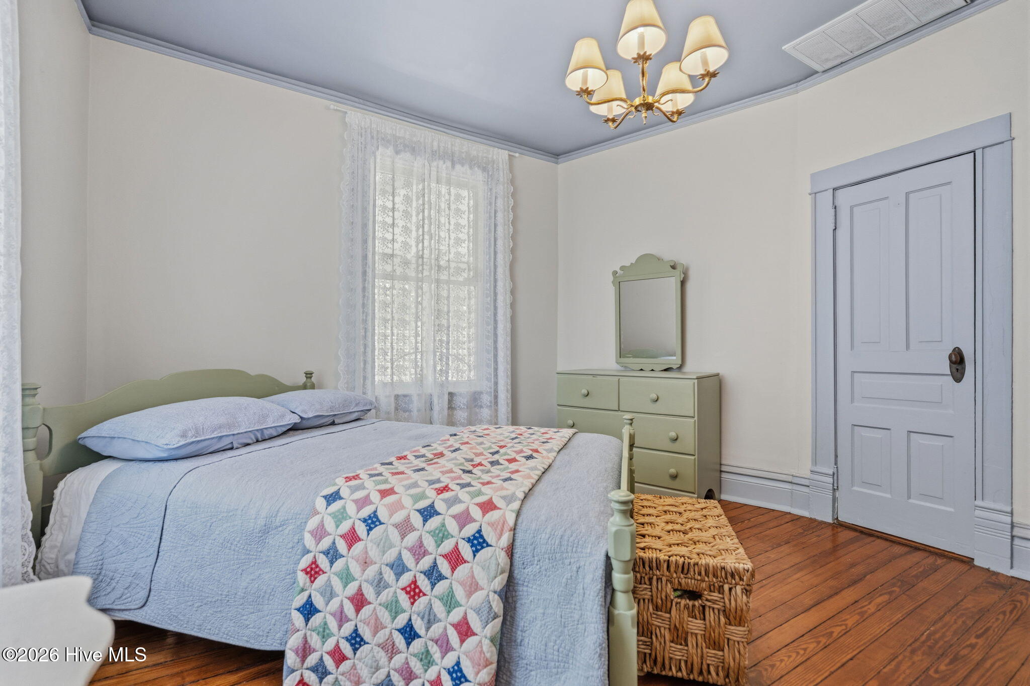 100566277 | Photo 31