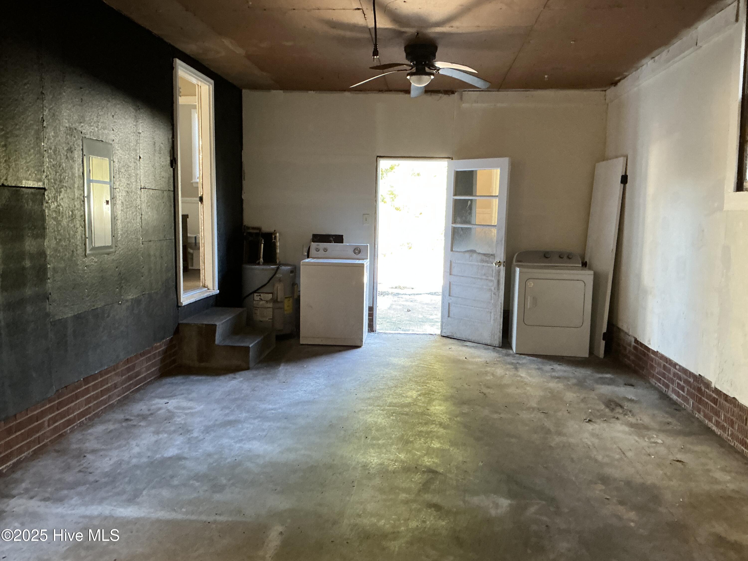 100558727 | Photo 28