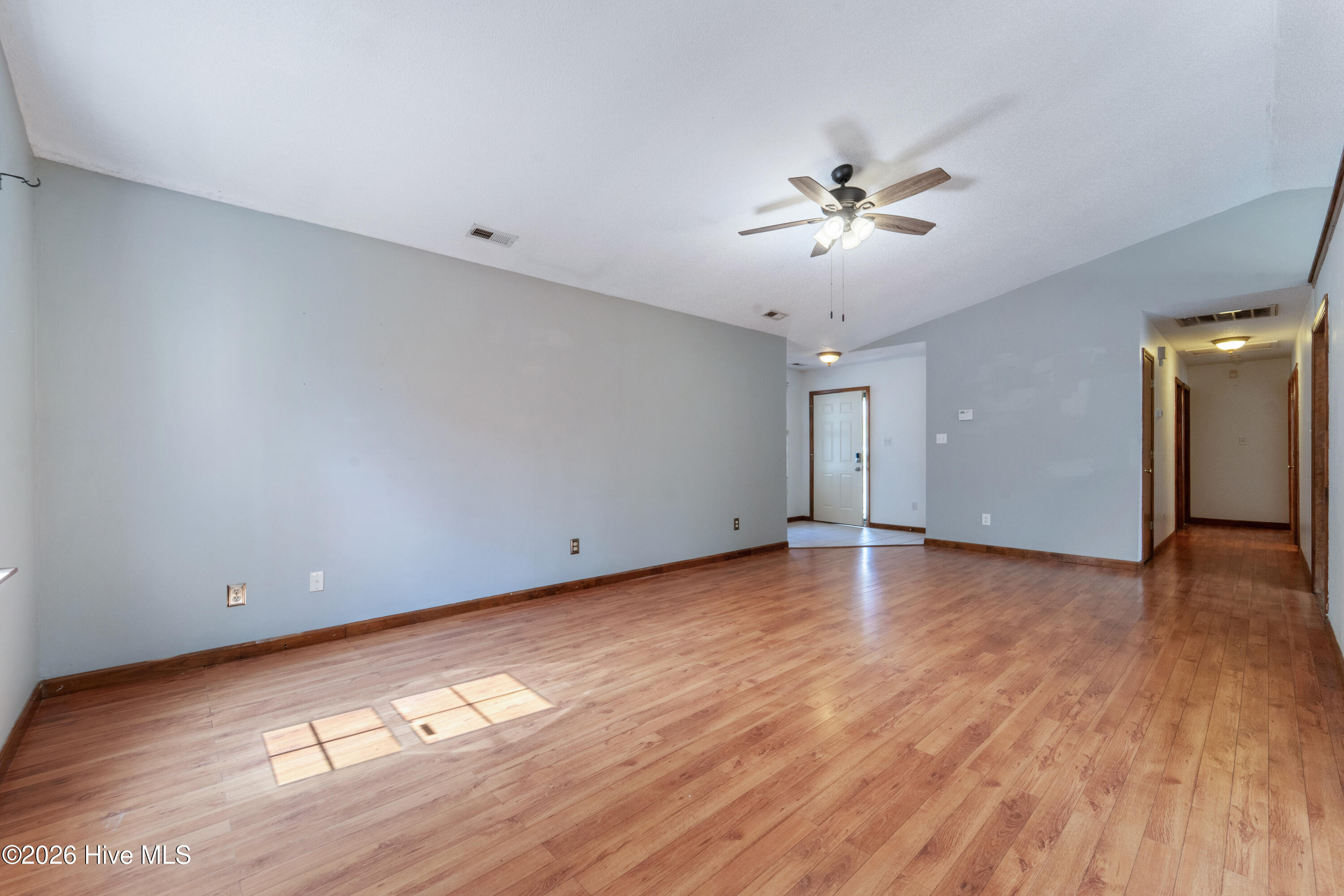 100557968 | Photo 19