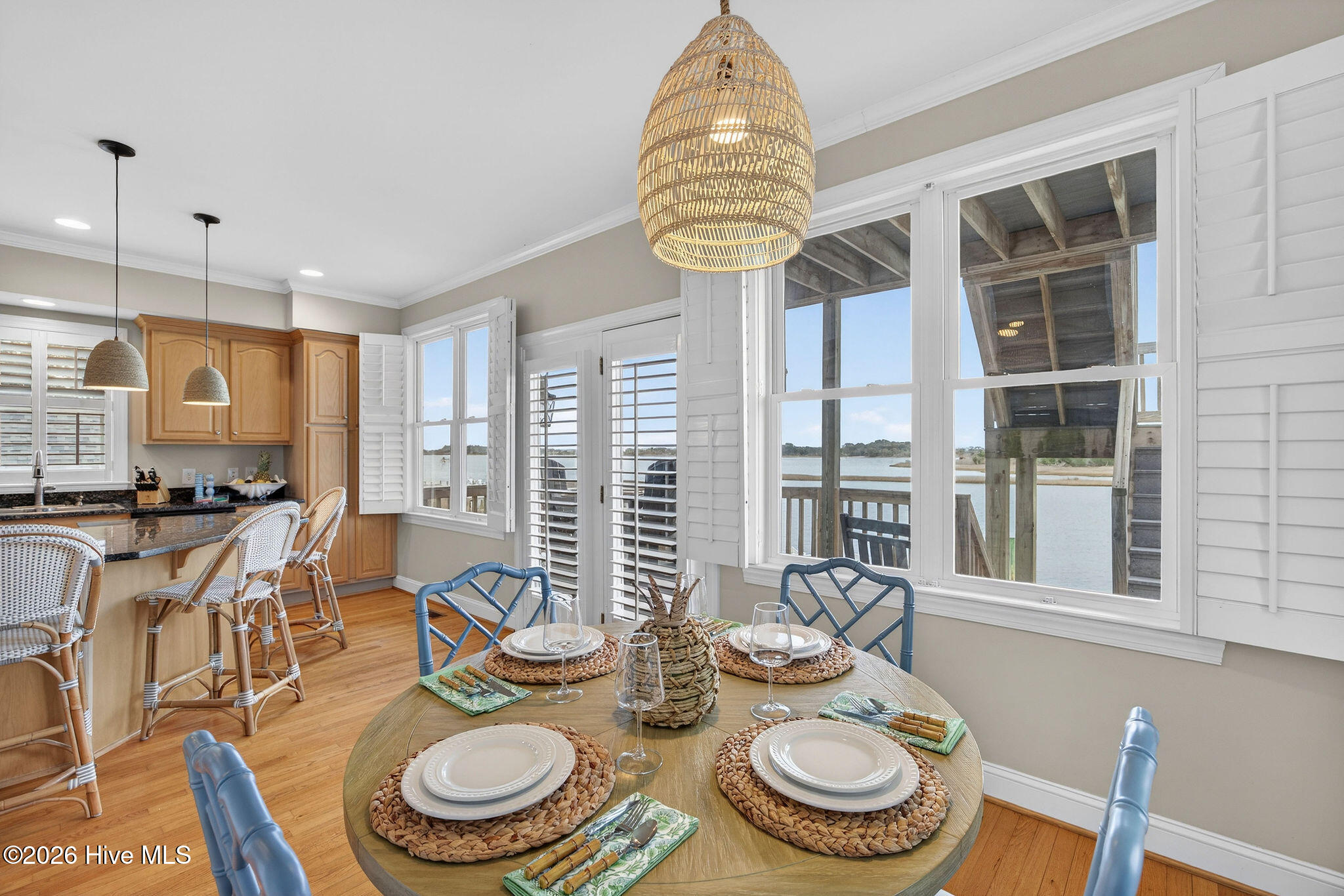 100558611 | Photo 36