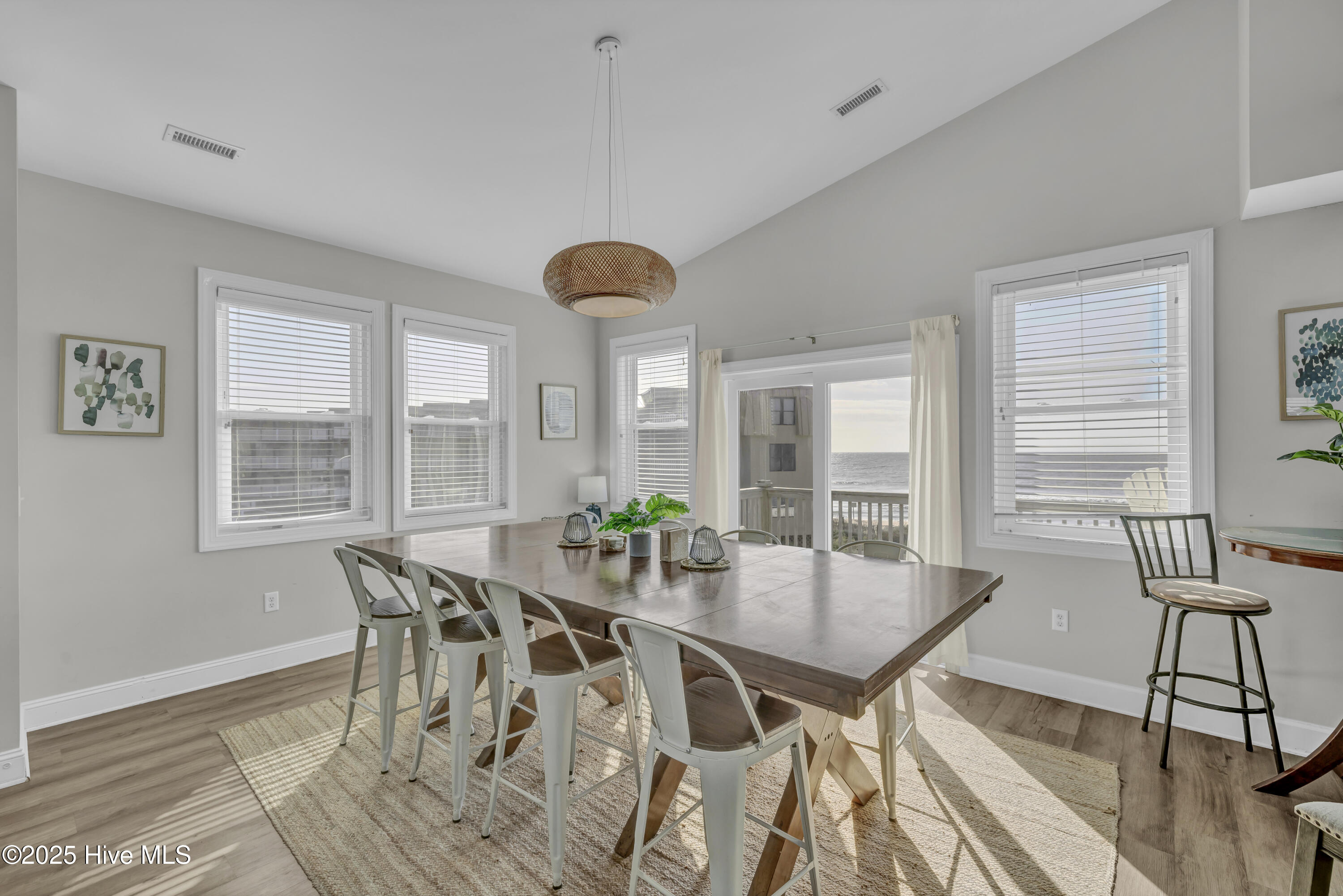 100535806 | Photo 12