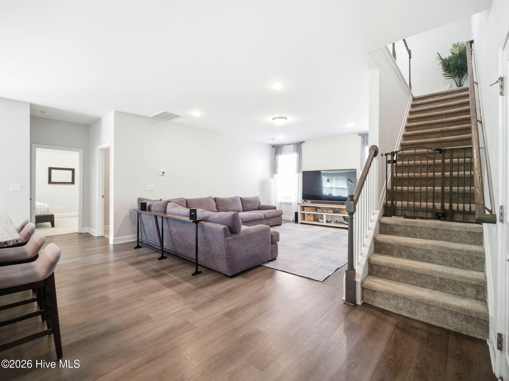 100569792 | Photo 32