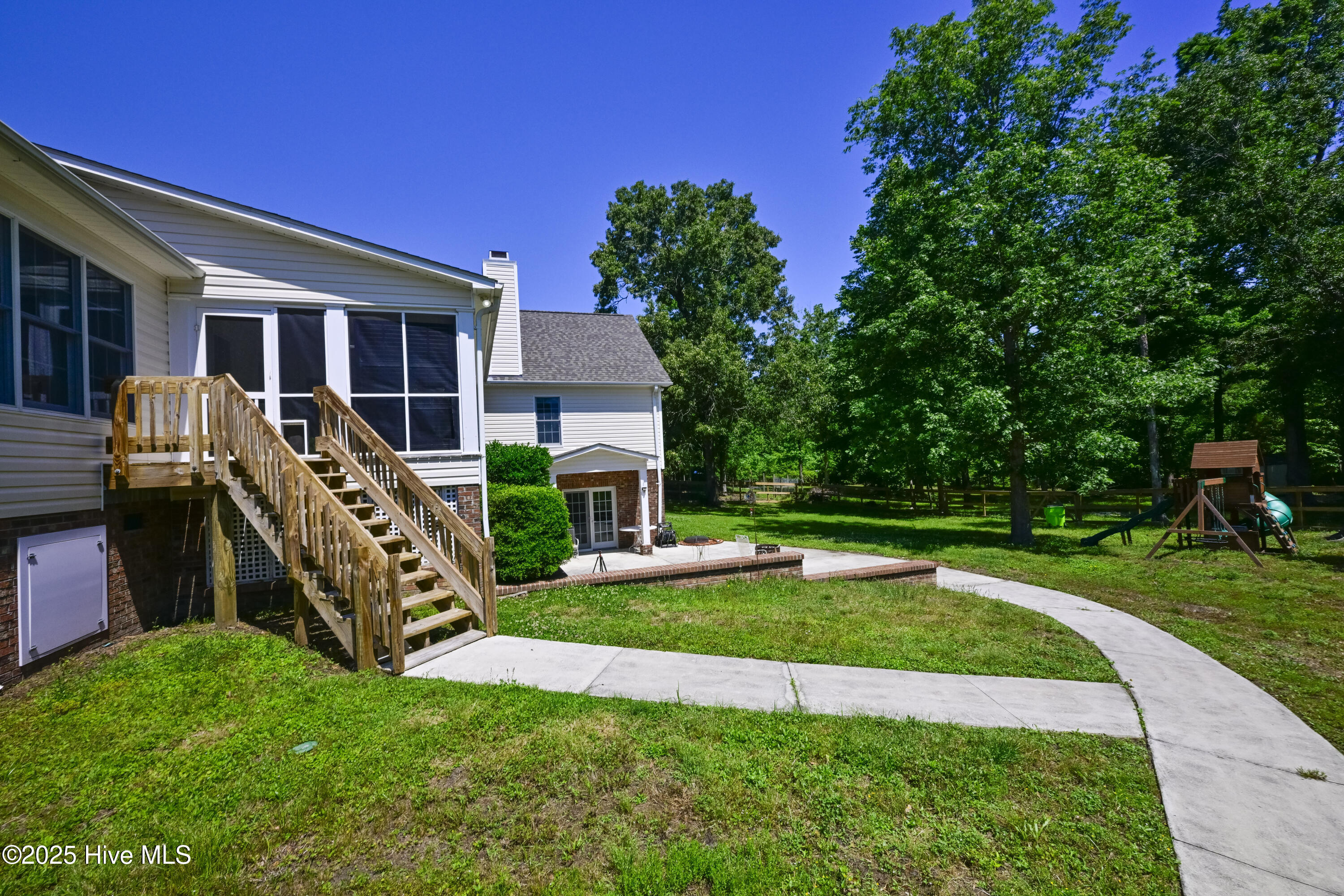 100523766 | Photo 76