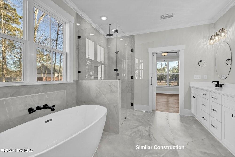 100570646 | Photo 14