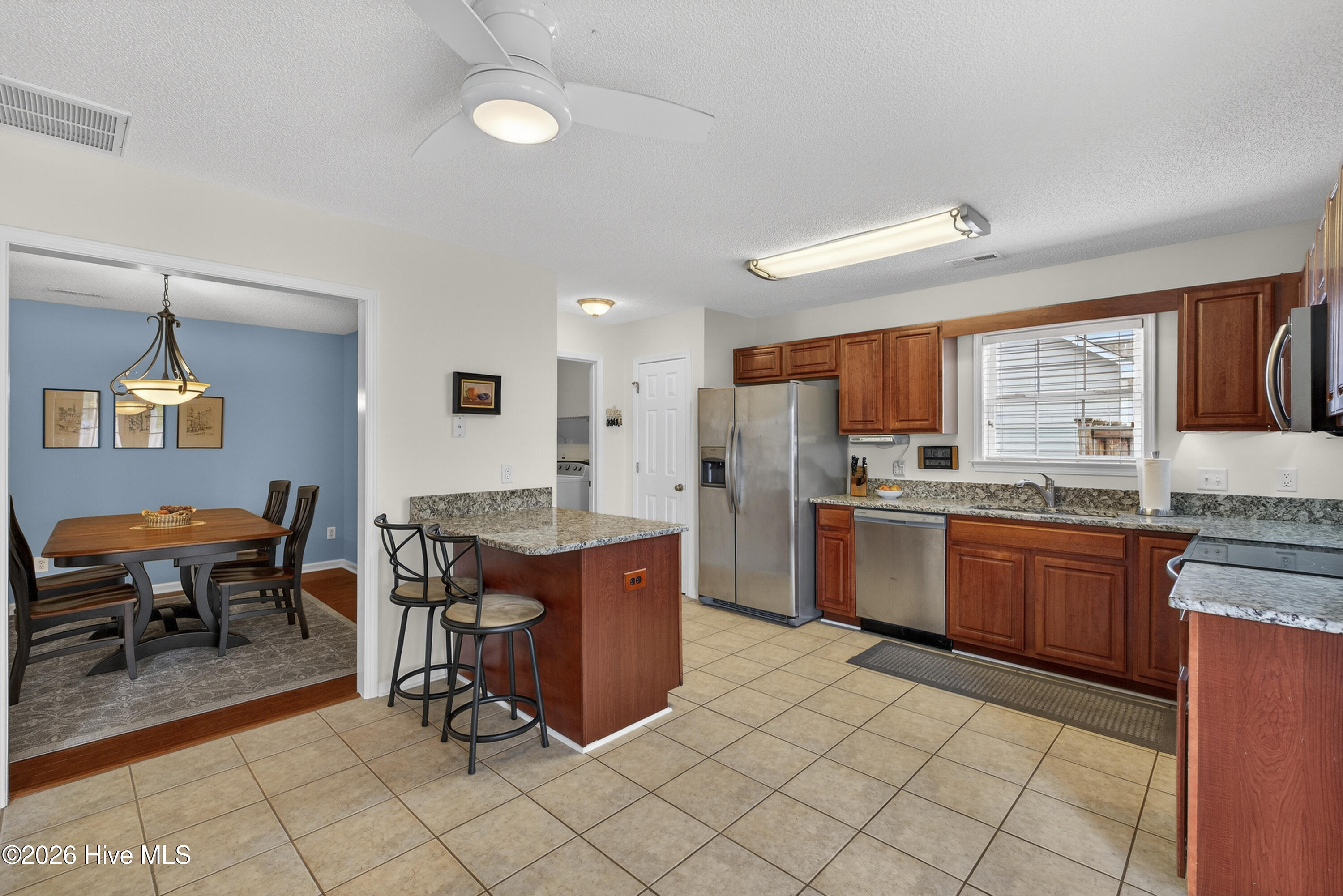 100565097 | Photo 14