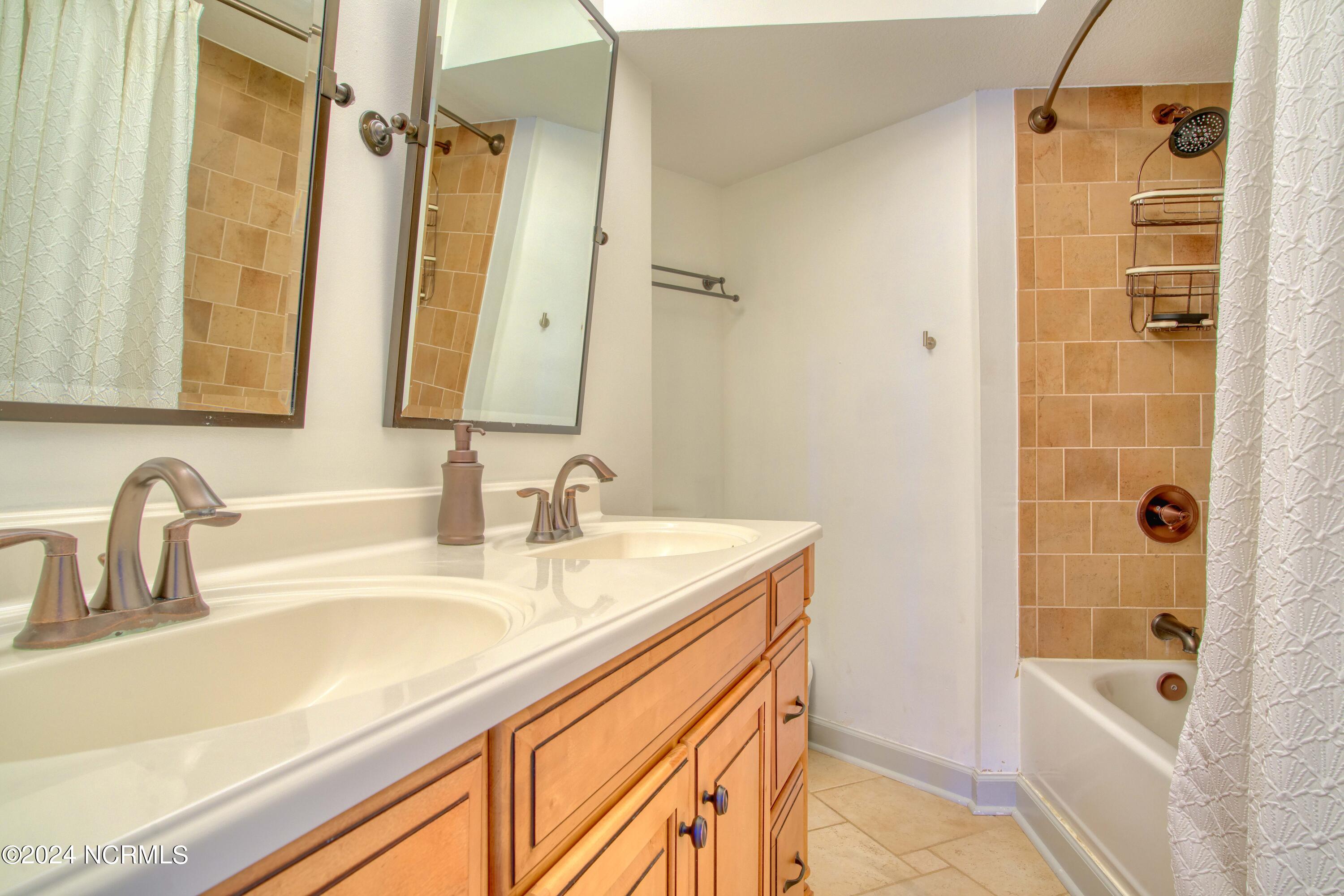 100549578 | Photo 20