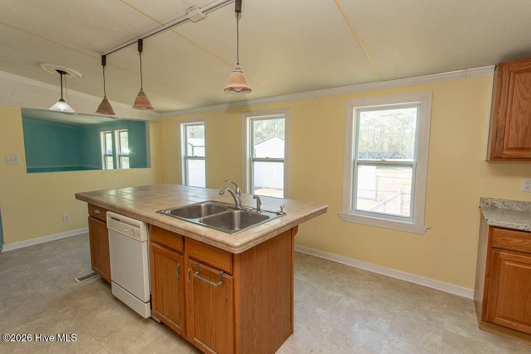 100549919 | Photo 10