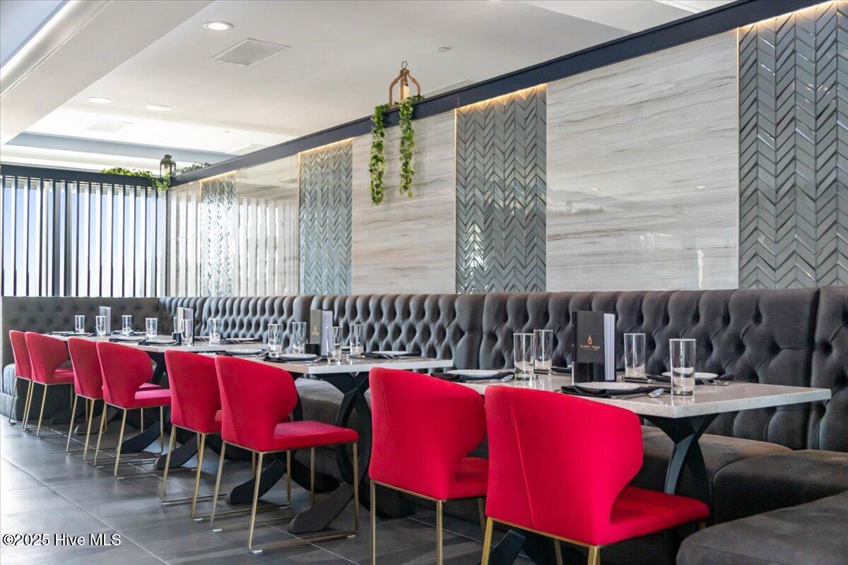 100495435 | Photo 18