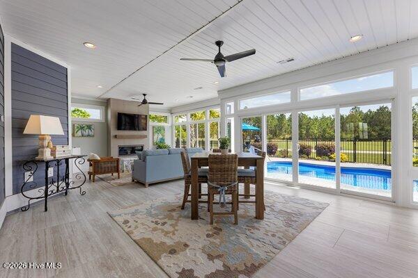 100566172 | Photo 38