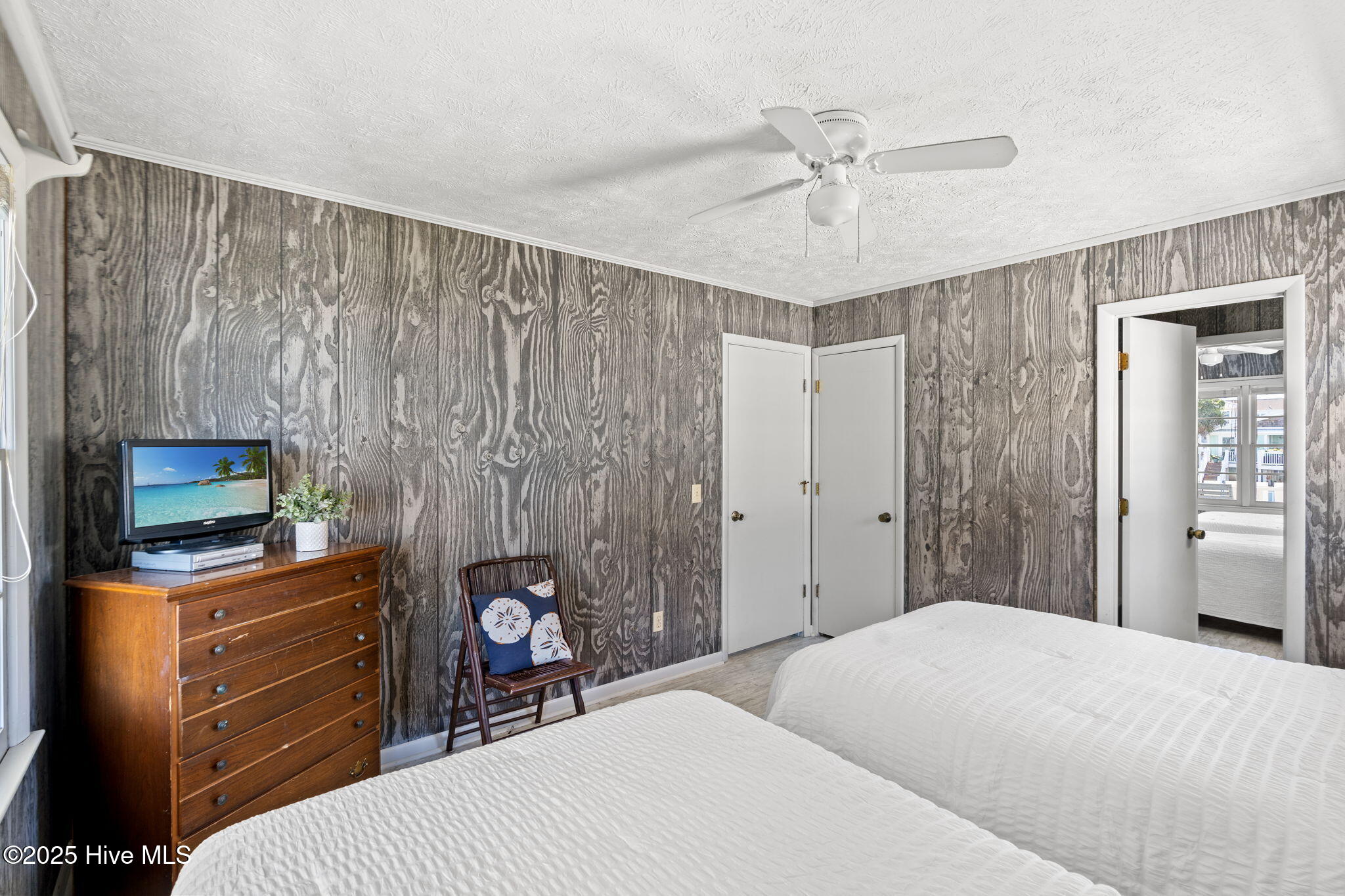 100537501 | Photo 33