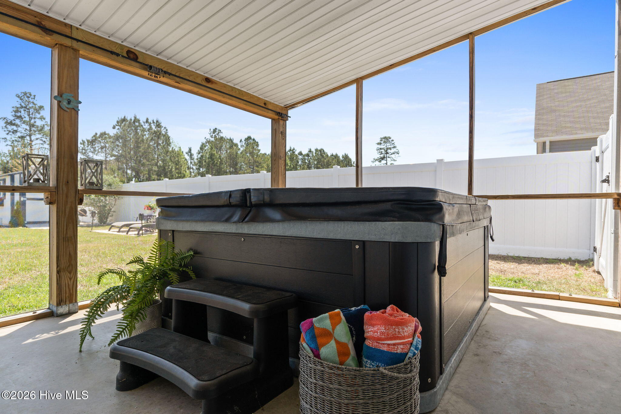 100568064 | Photo 39