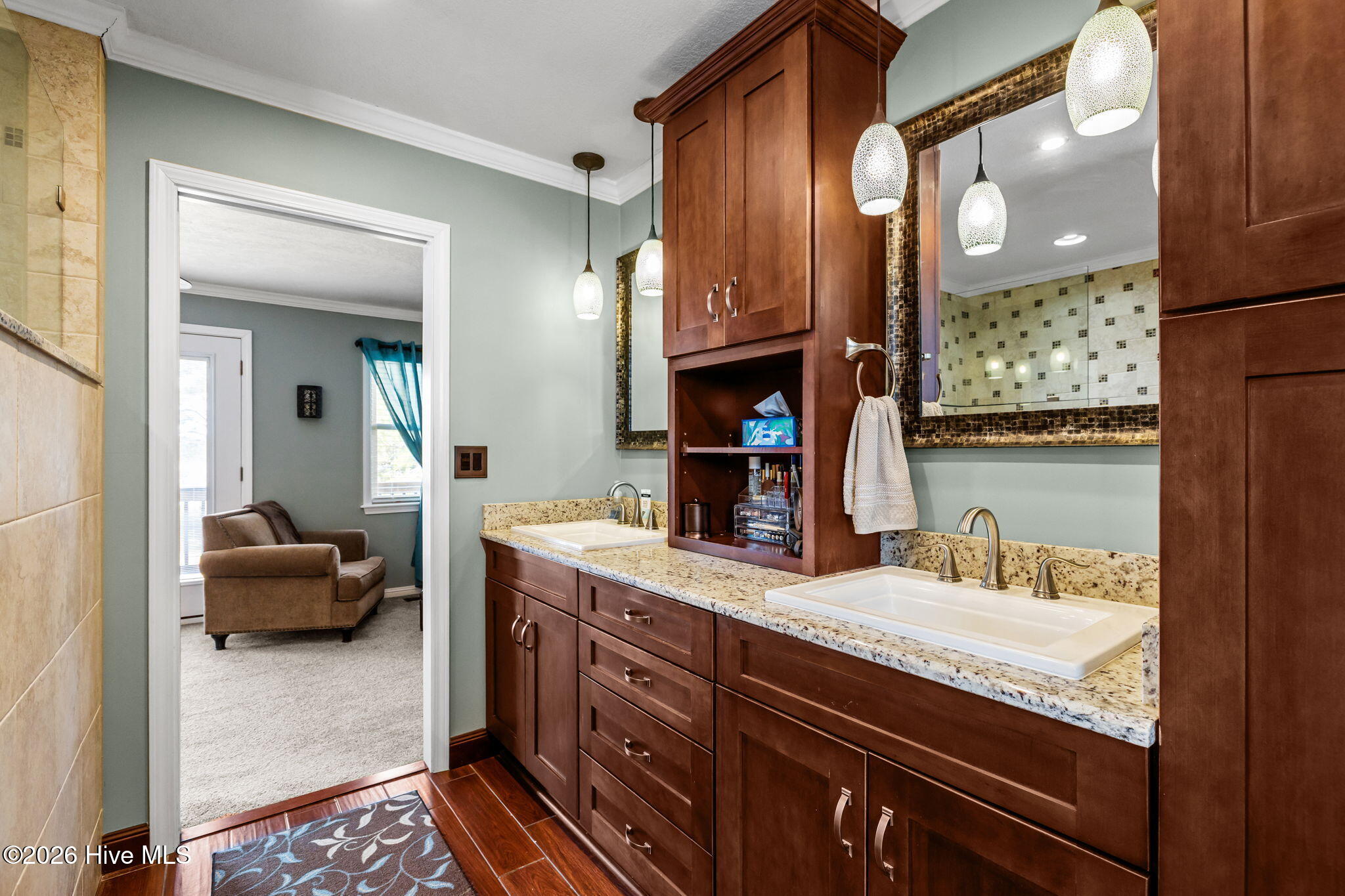 100558947 | Photo 32