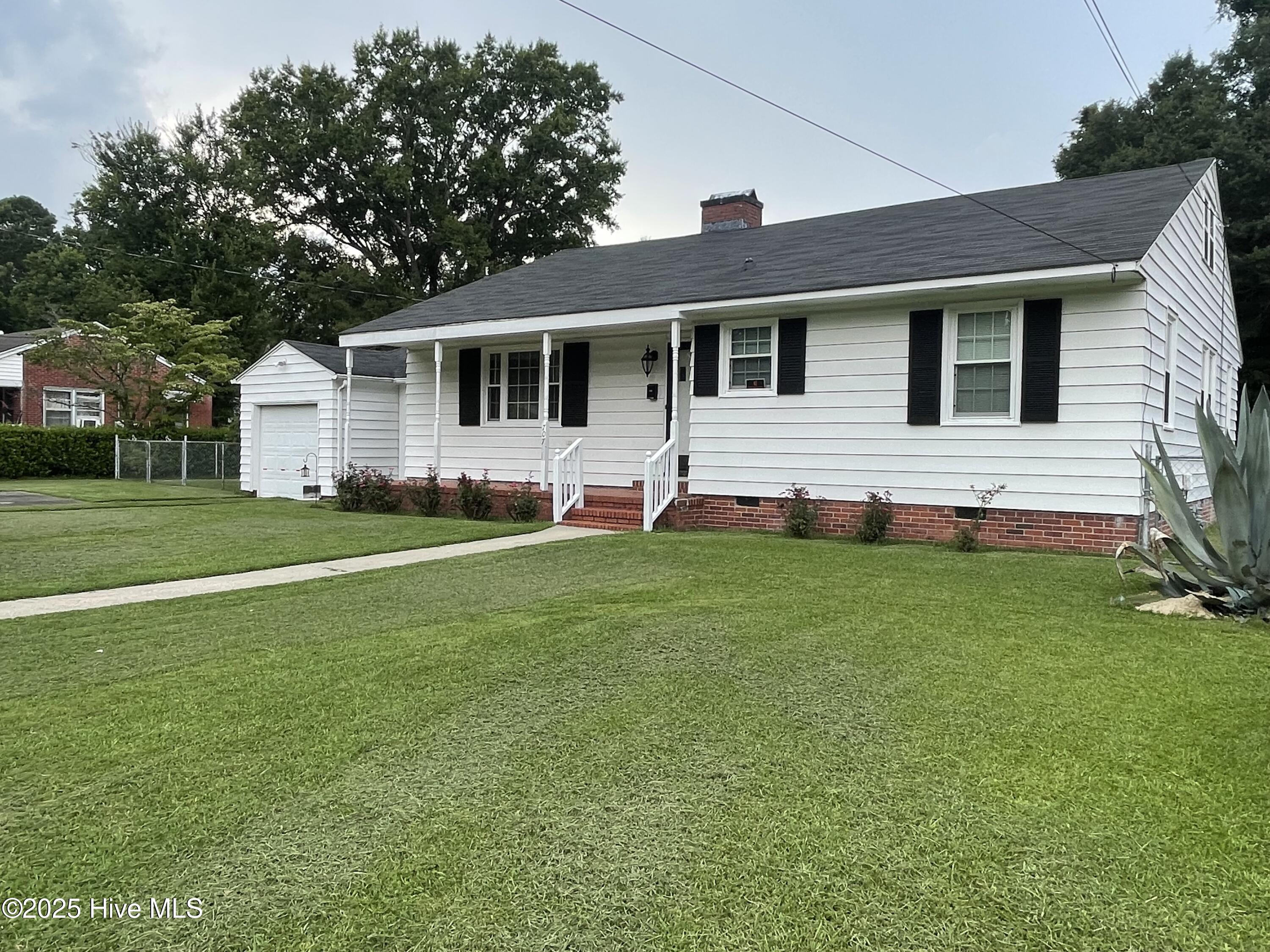 Homes for sale in Kinston, NC | 707 Cameron Dr, Kinston, NC 28501 | MLS# 100519094