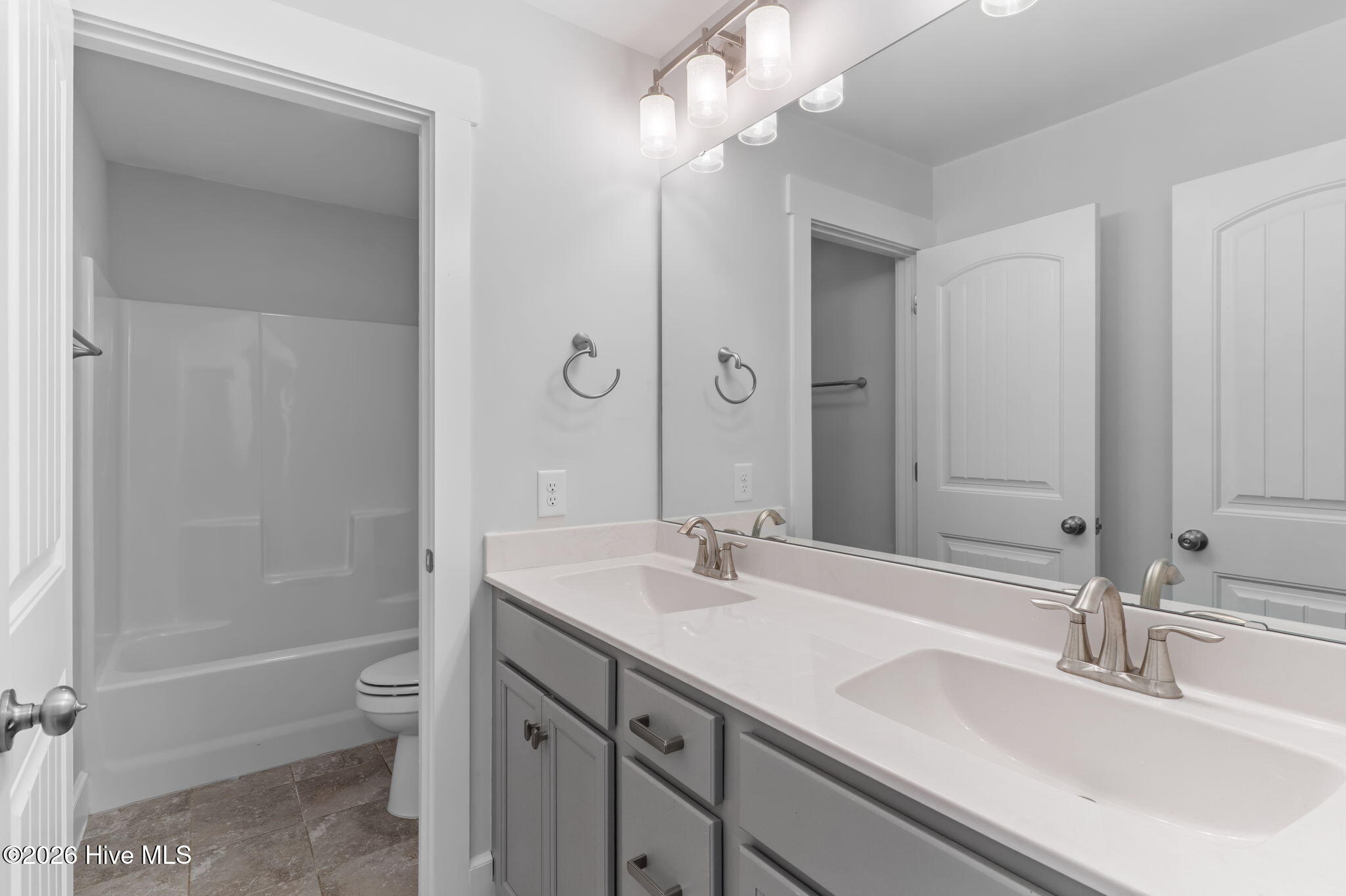 100562653 | Photo 35