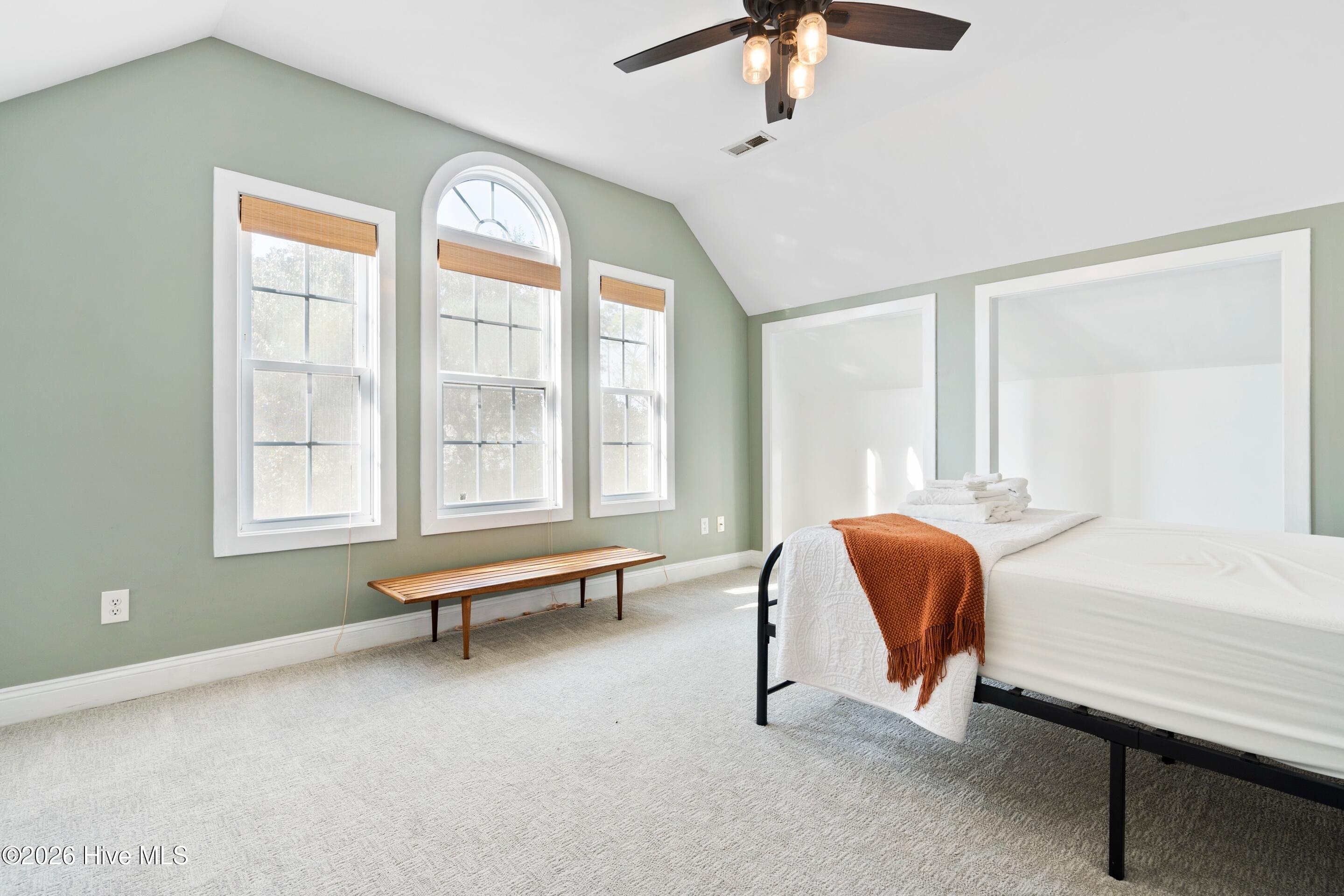 100549187 | Photo 49