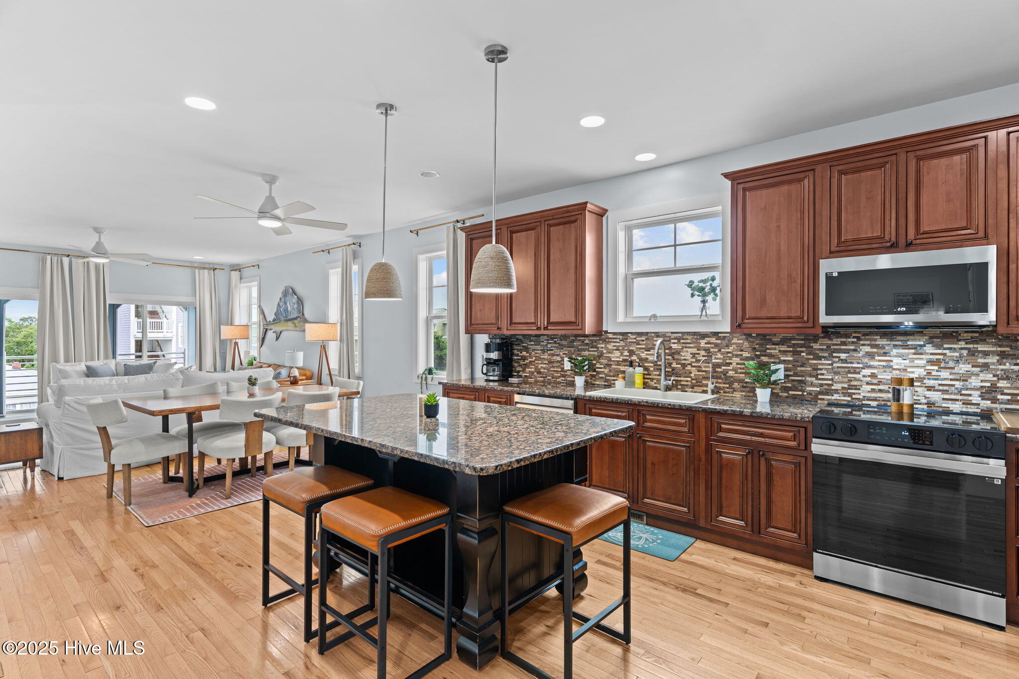 100494725 | Photo 10