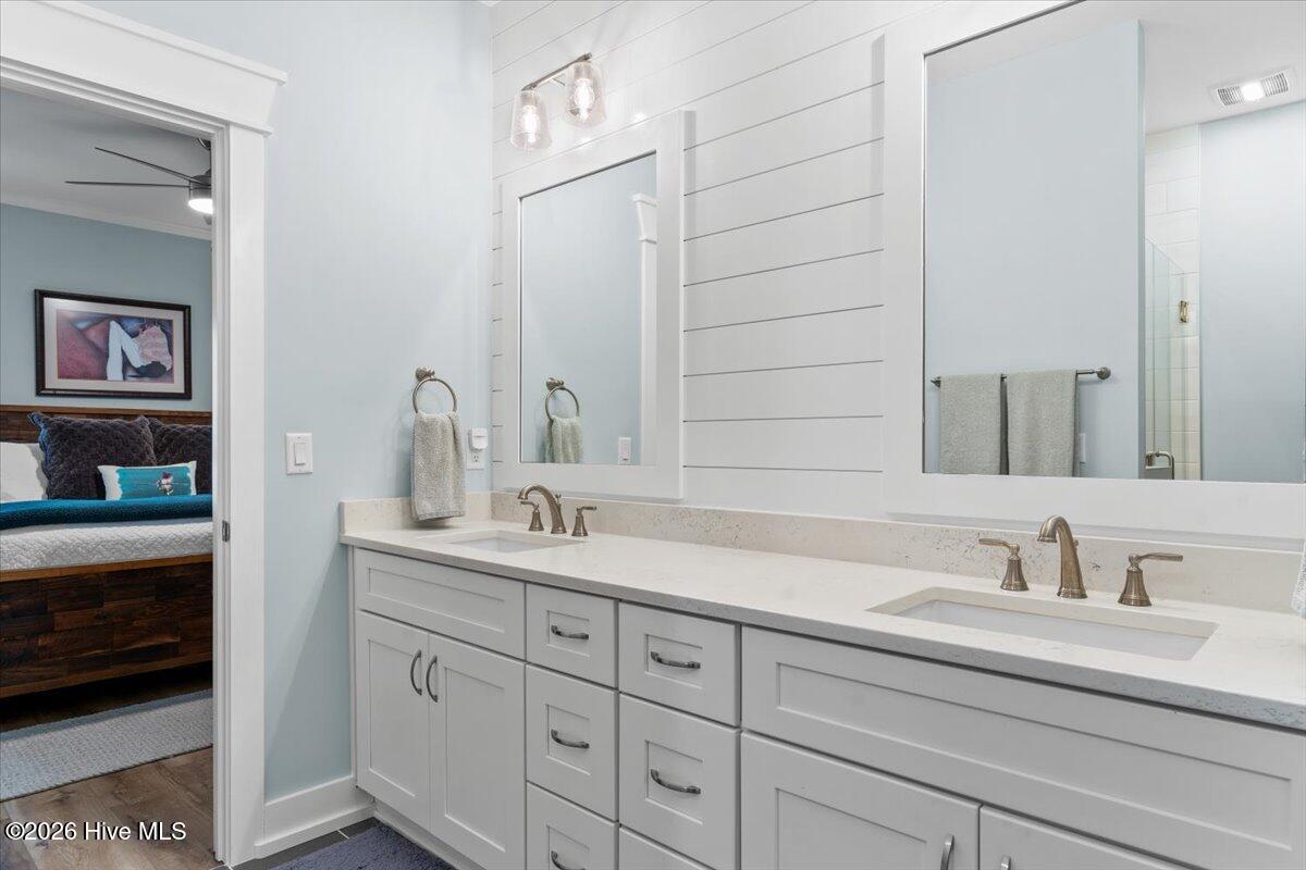 100547880 | Photo 29