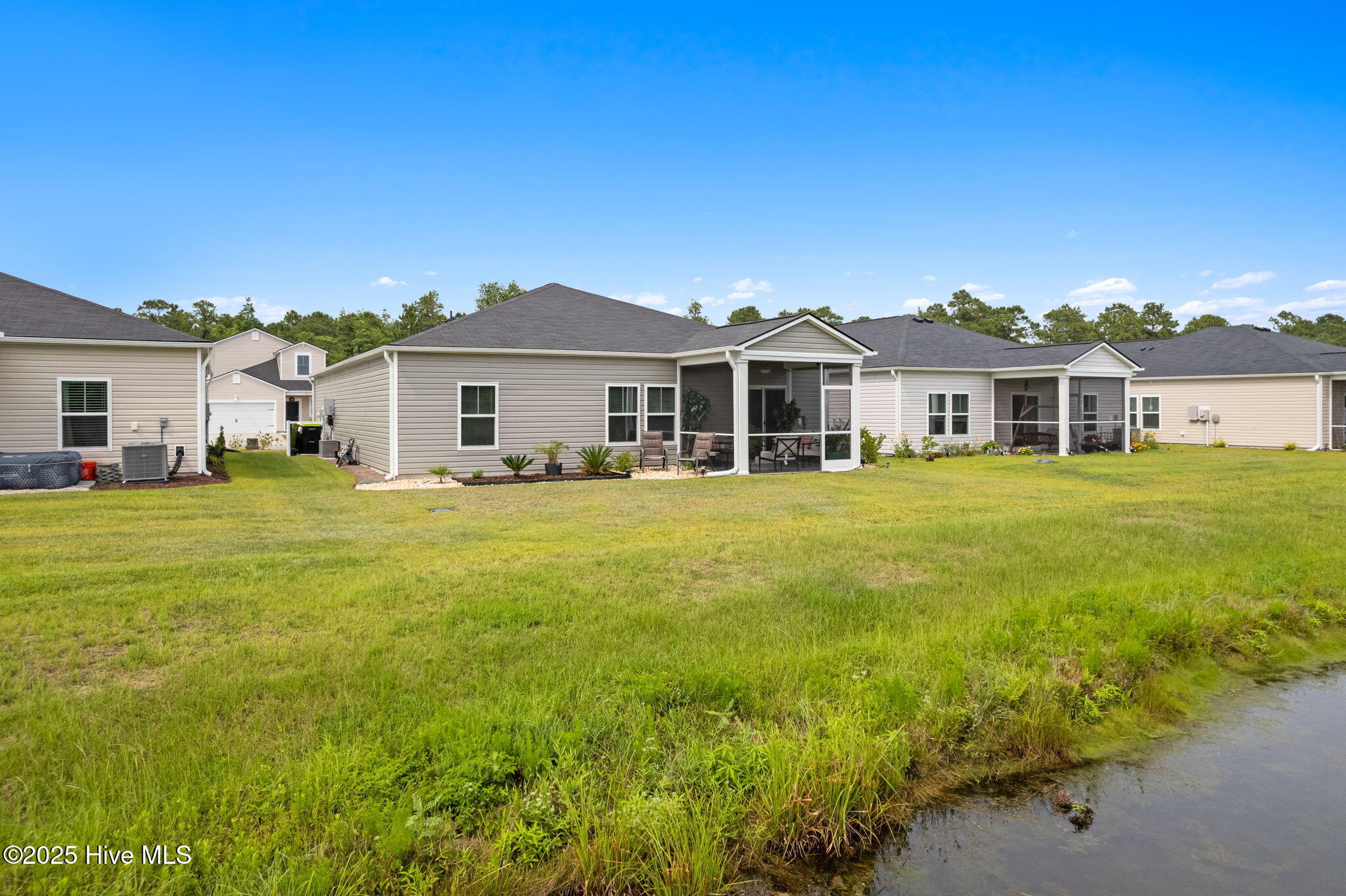 100516029 | Photo 35