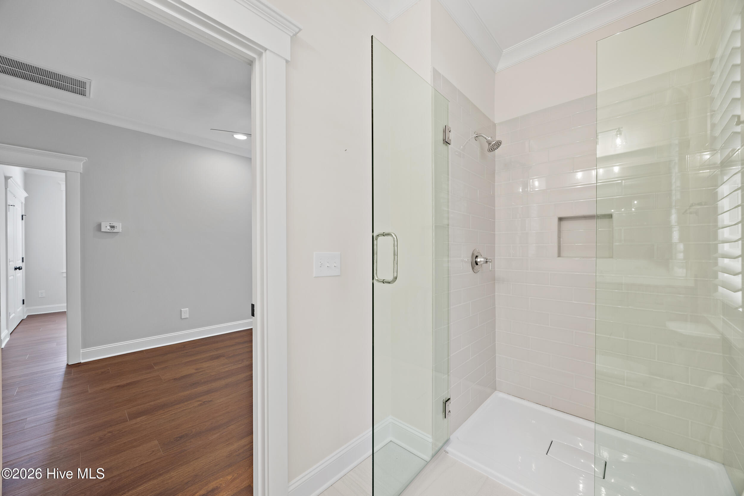 100569354 | Photo 58