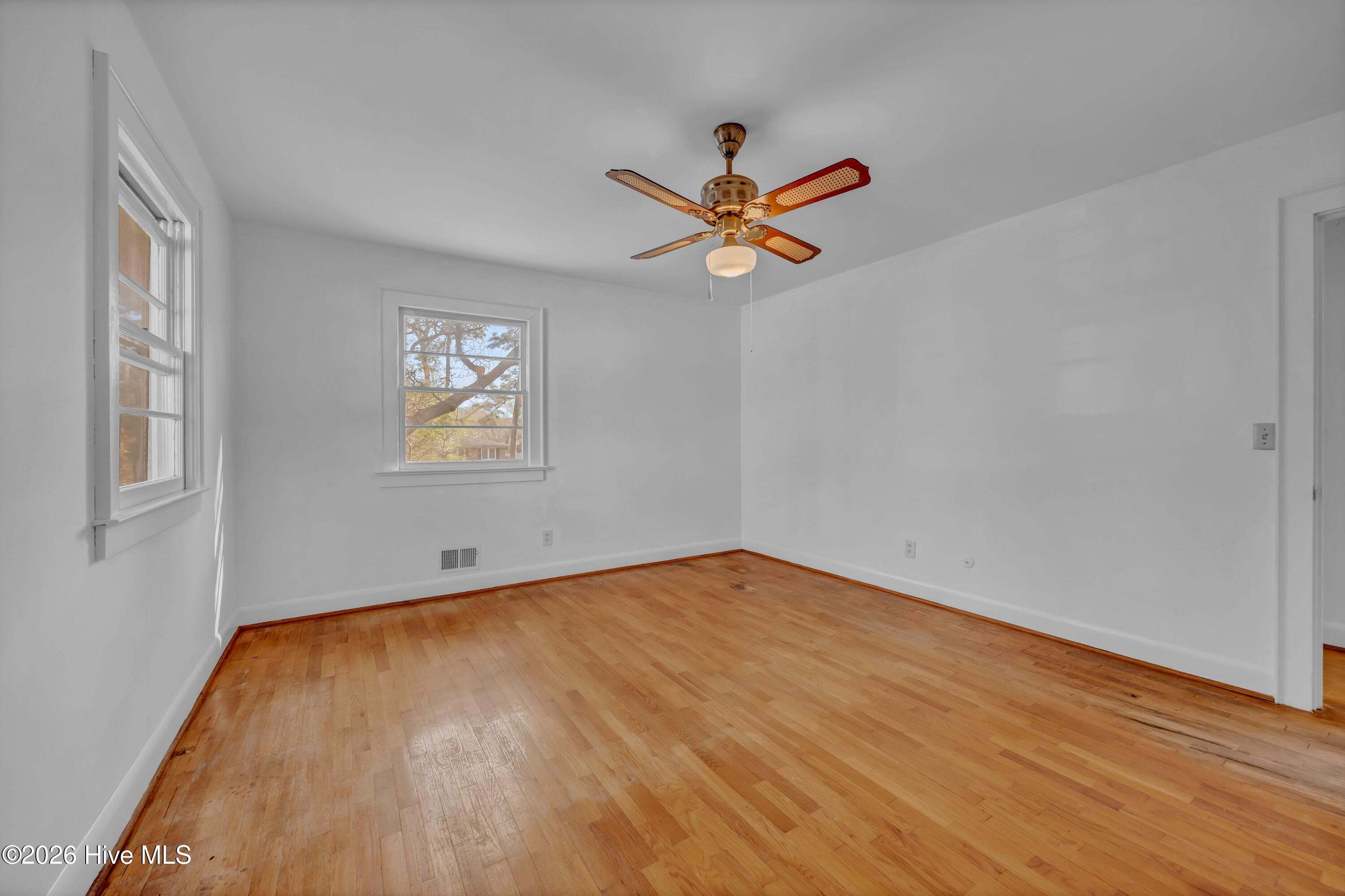 100560709 | Photo 19