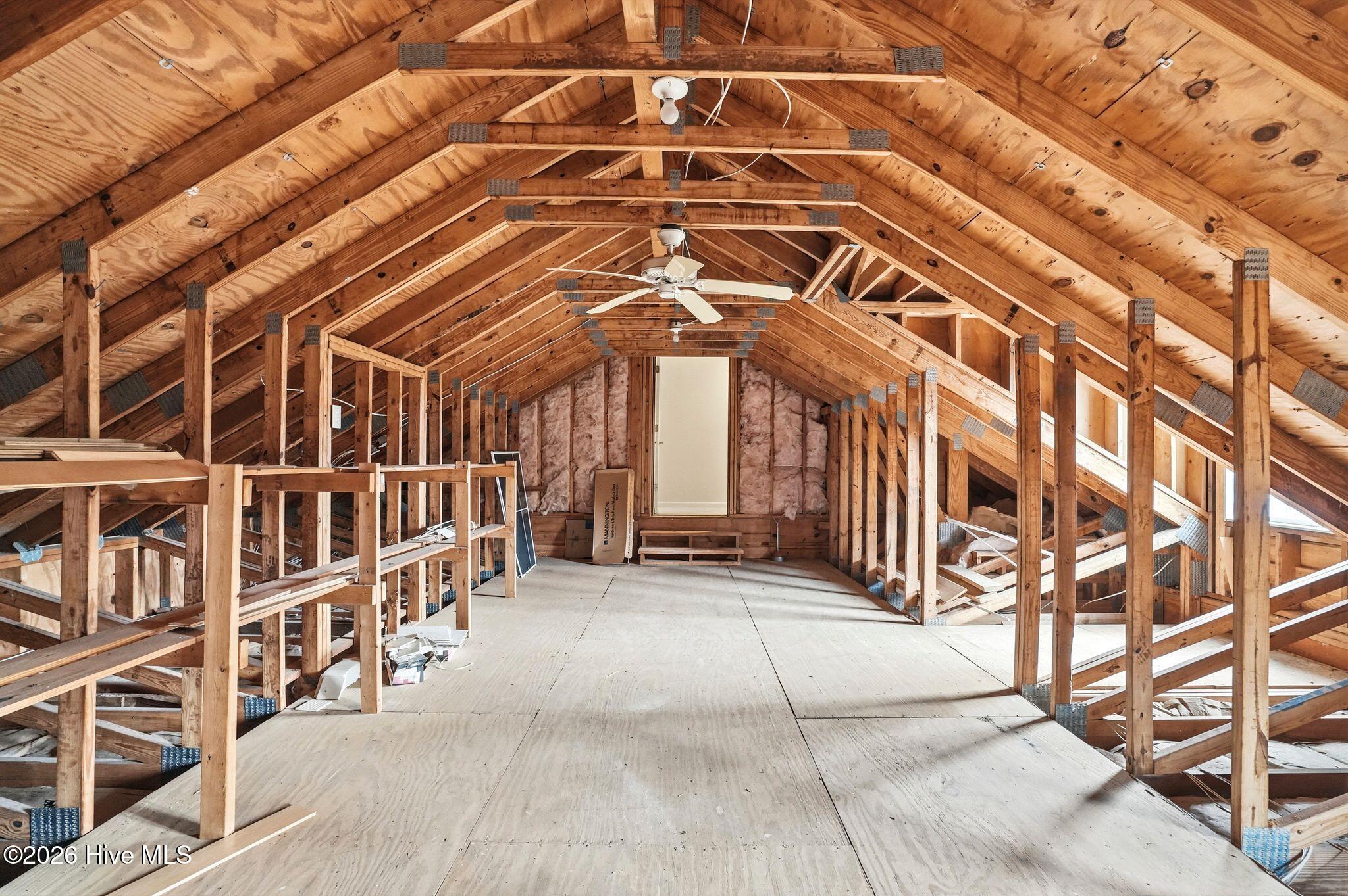 100563594 | Photo 75