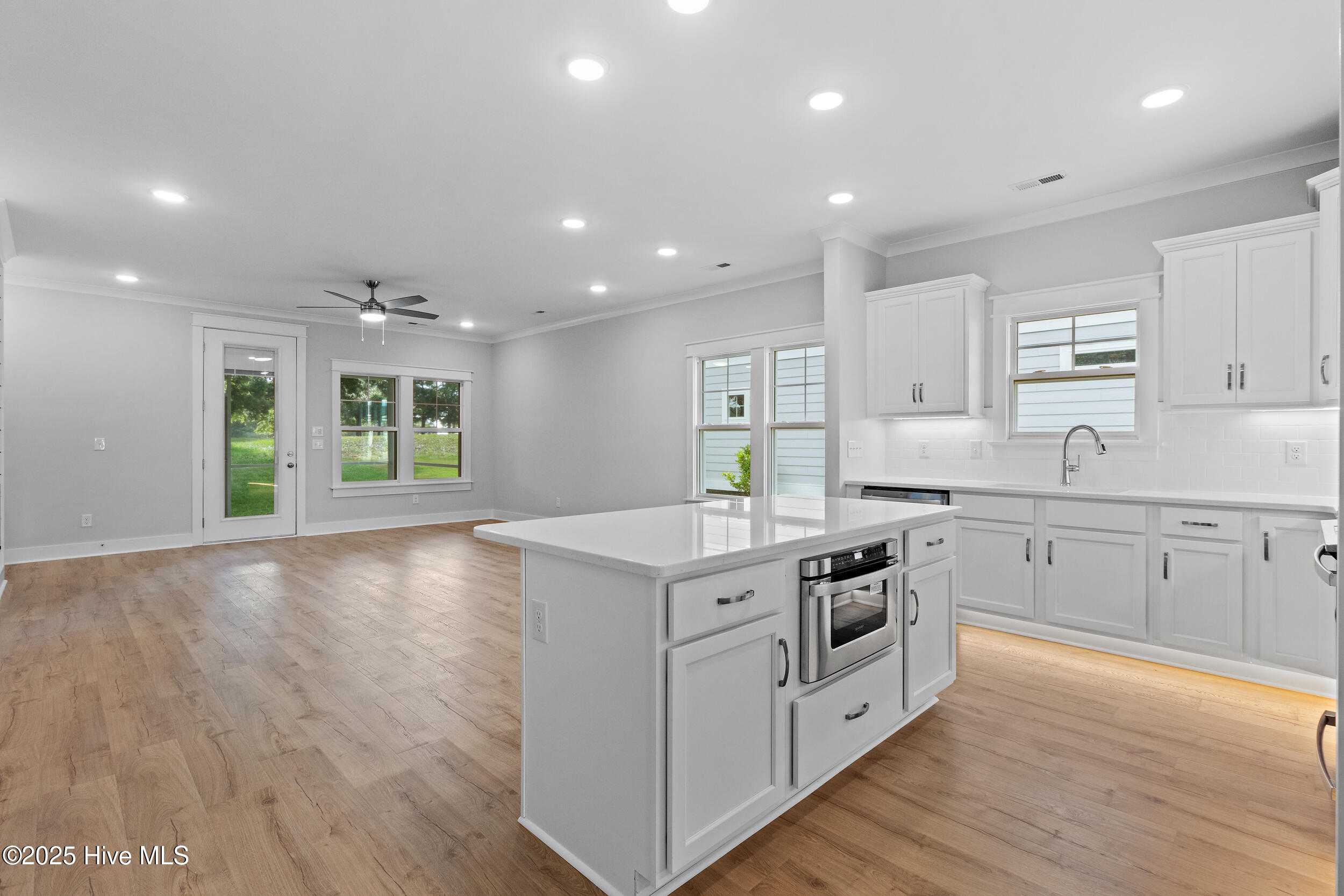 2062 Greenside Manor Drive SW, Ocean Isle Beach, NC 28469 – photo 17: 15_kitchen