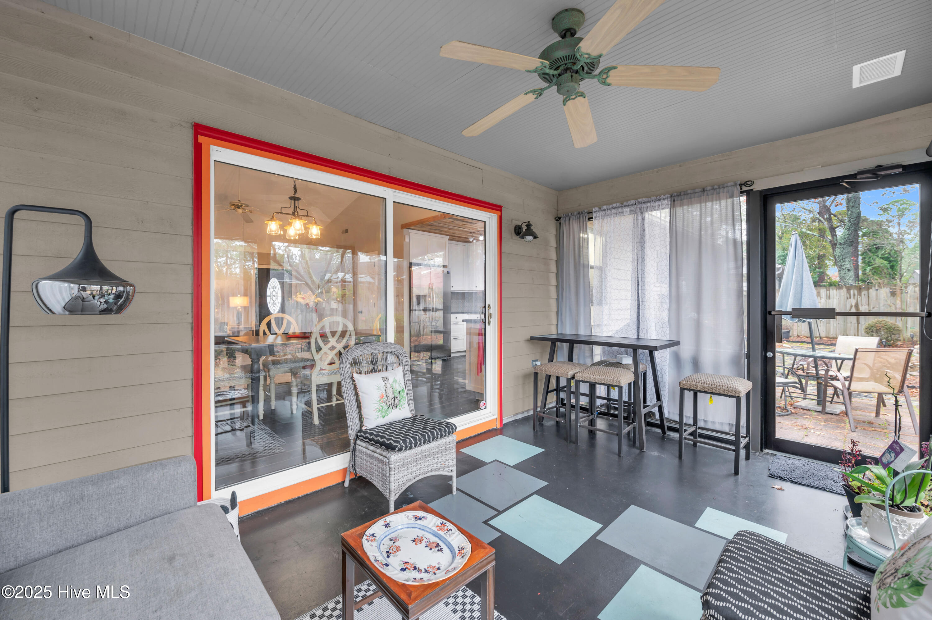 100546330 | Photo 28