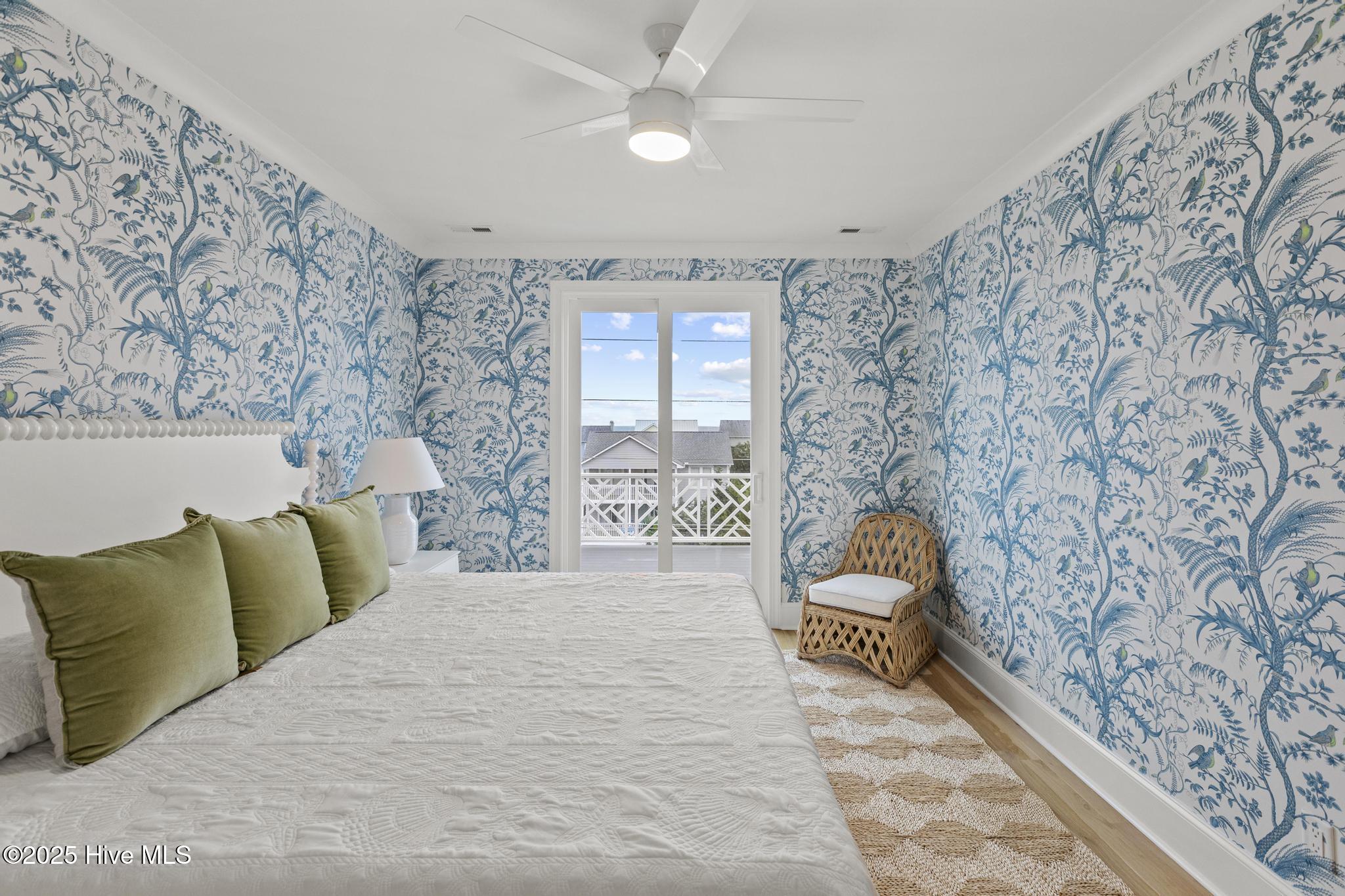 100565849 | Photo 54