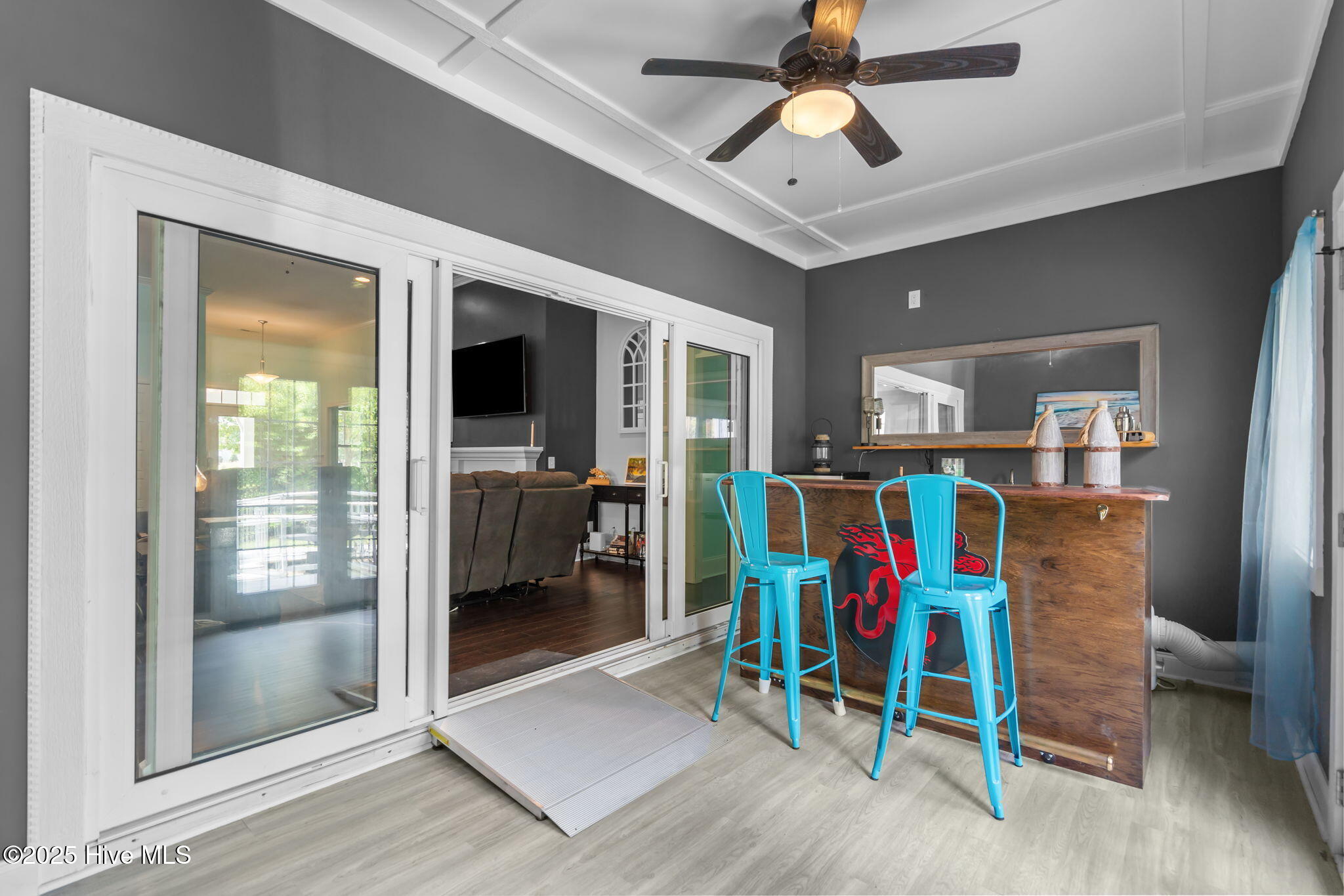 100525866 | Photo 45