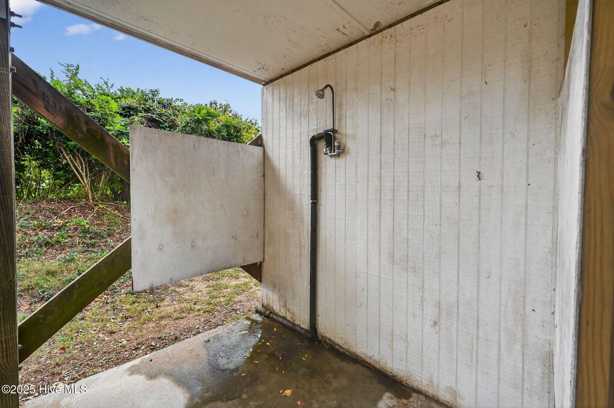 100540046 | Photo 35