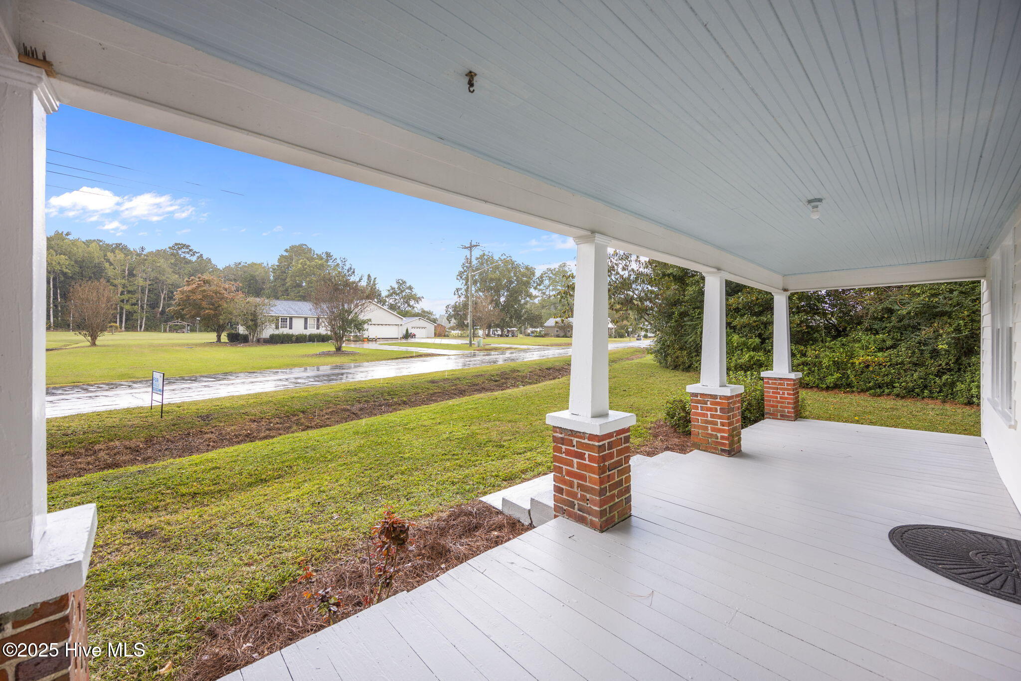 Large Enough For Relaxing And Decorating