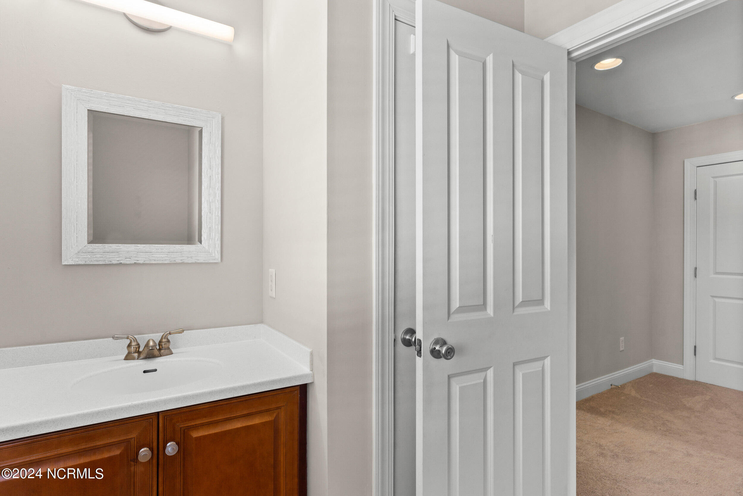 100564899 | Photo 26