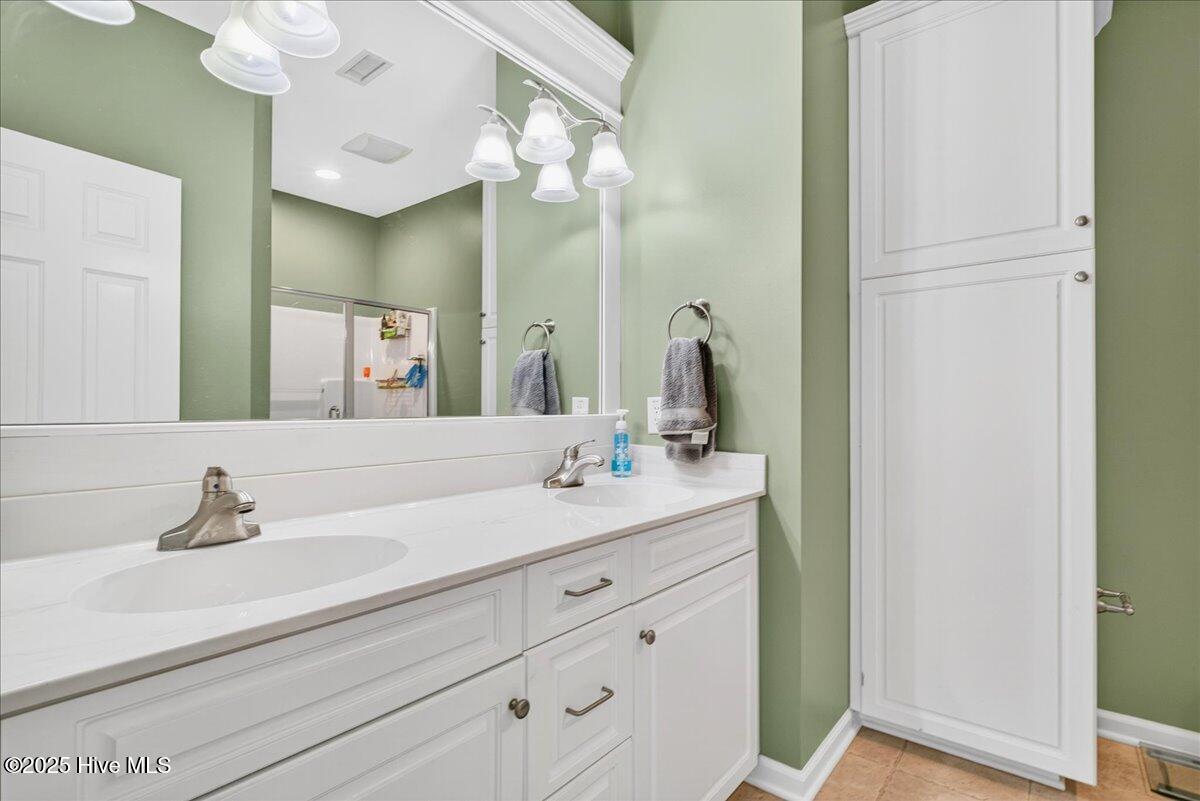 100534230 | Photo 35