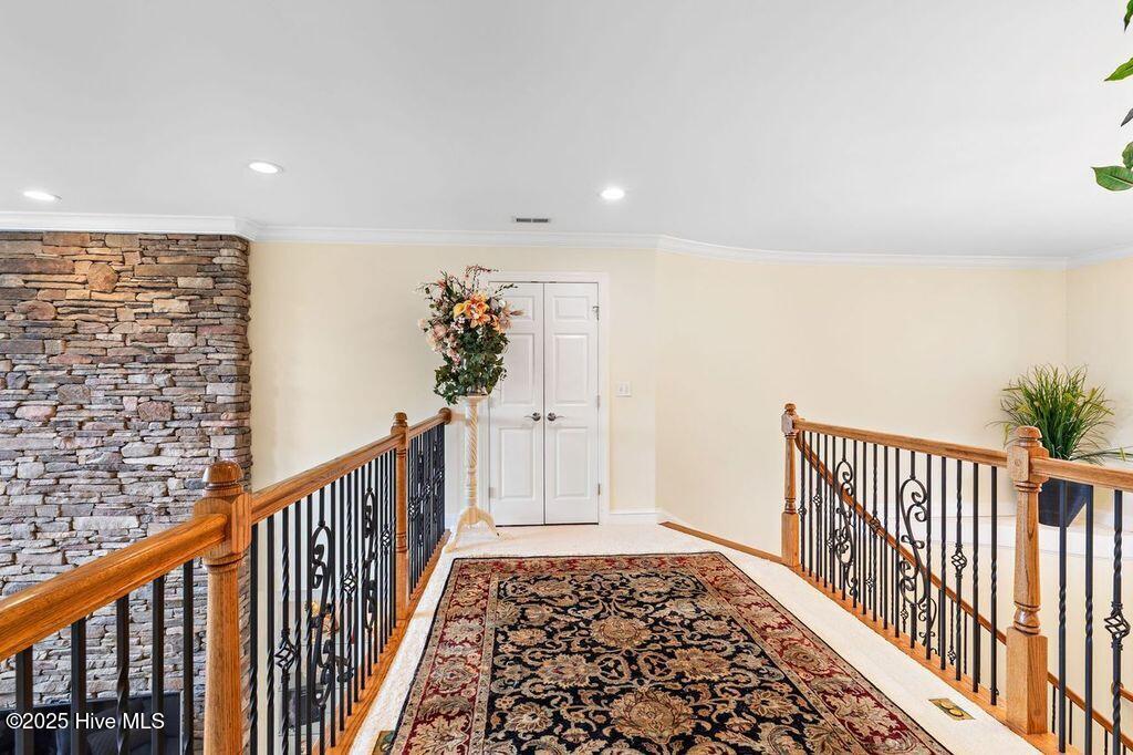 100534476 | Photo 30